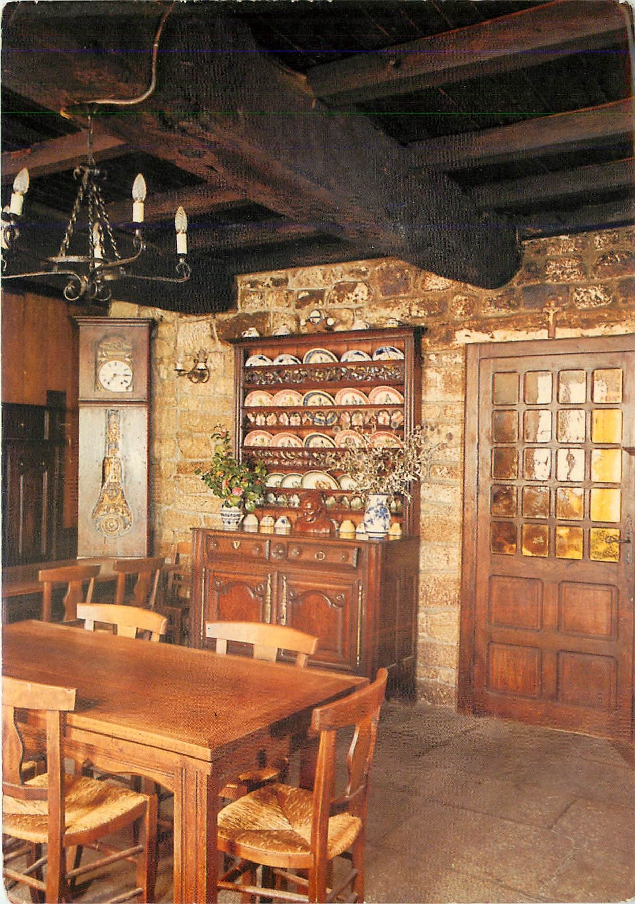 CPM Bretagne aux mille visages Interieur de creperie a Locronan 
