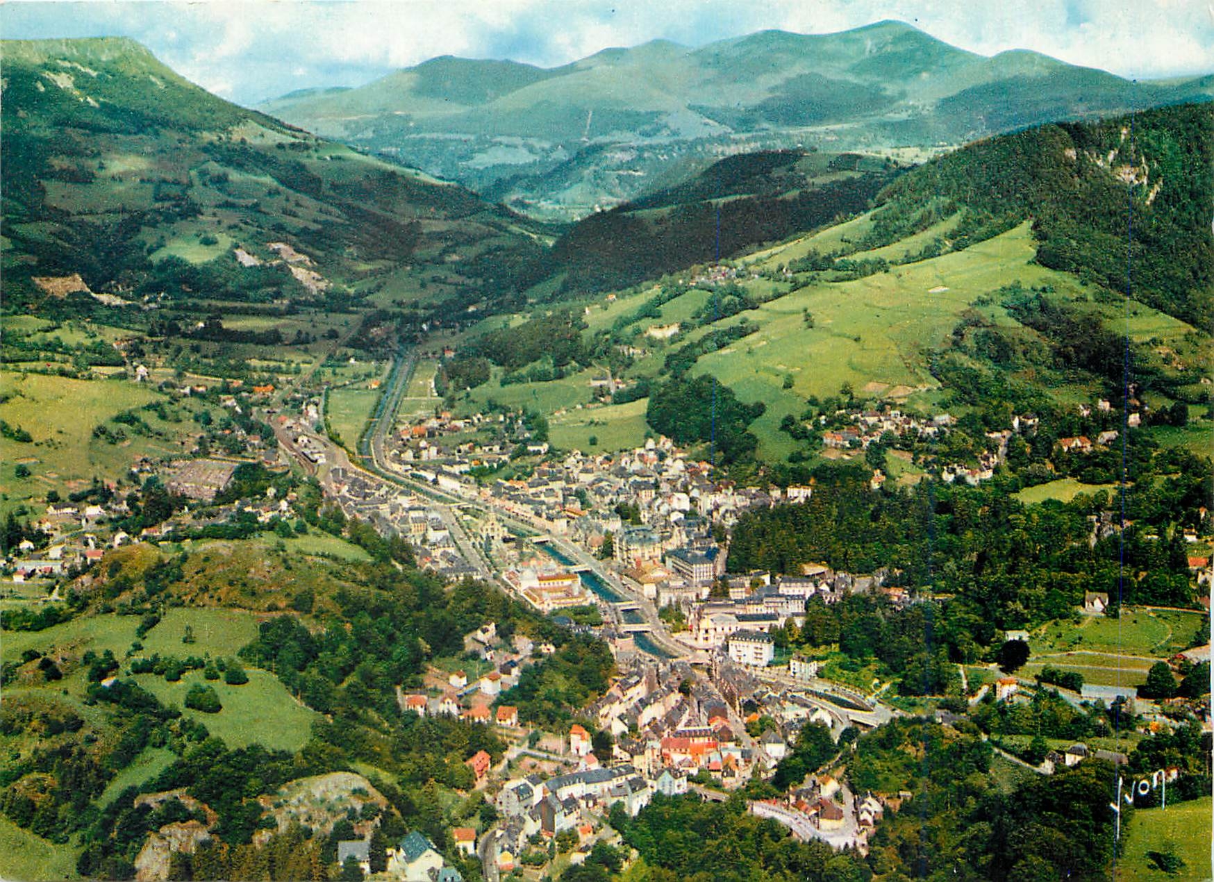 CPM En Auvergne Vue aerienne de La Bourboule 