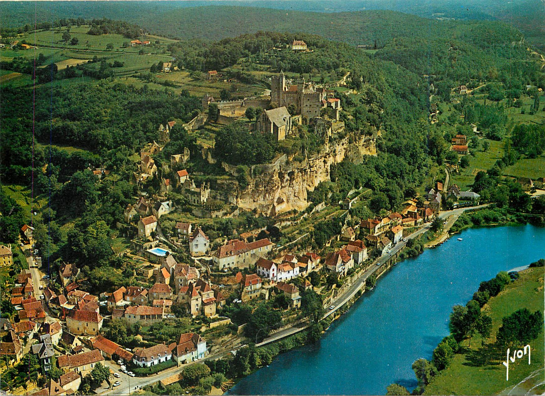 CPM Beynac et Cazenac Dordogne Le Village et le Chateau dominant la Vallee de la Dordogne 