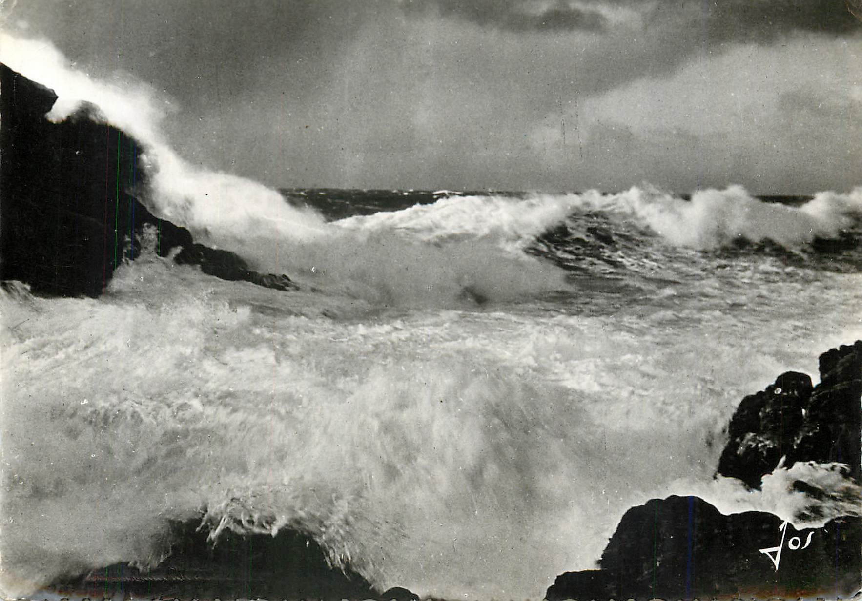 CPM Bretagne Vent de Suroit Vagues deterlant sur les roches a St Guenole Penmarch 