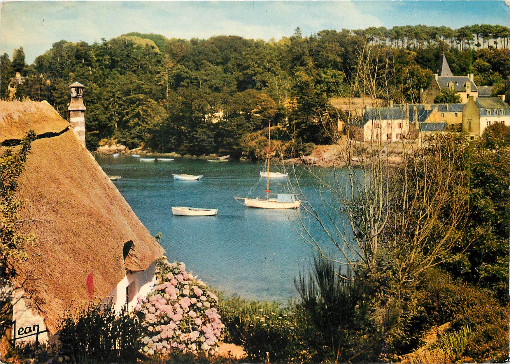 CPM La Bretagne Chaumiere de pecheurs sur les bords de l'Aven Finistere 