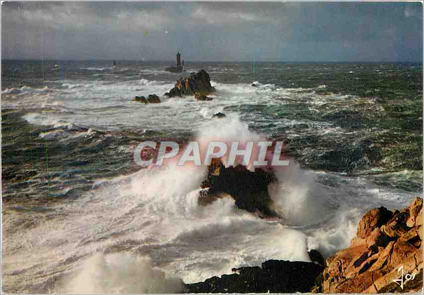 CPM La Pointe du Raz et la Phare de la Vieille un jour de tempete 
