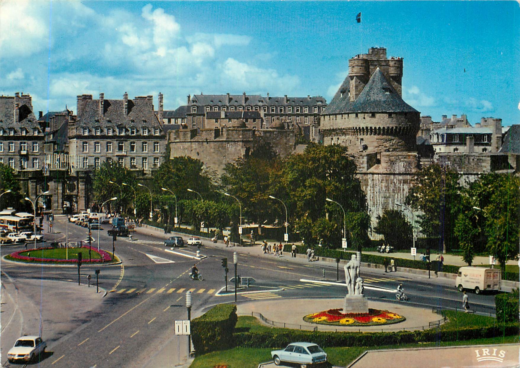 CPM Saint Malo Cite Corsaire Le chateau et la porte St Vincent 