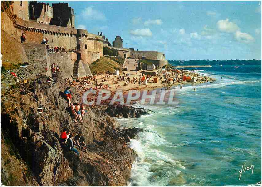 CPM Saint Malo Ille et Vilaine Les Remparts et la Plage de Bon Secours 