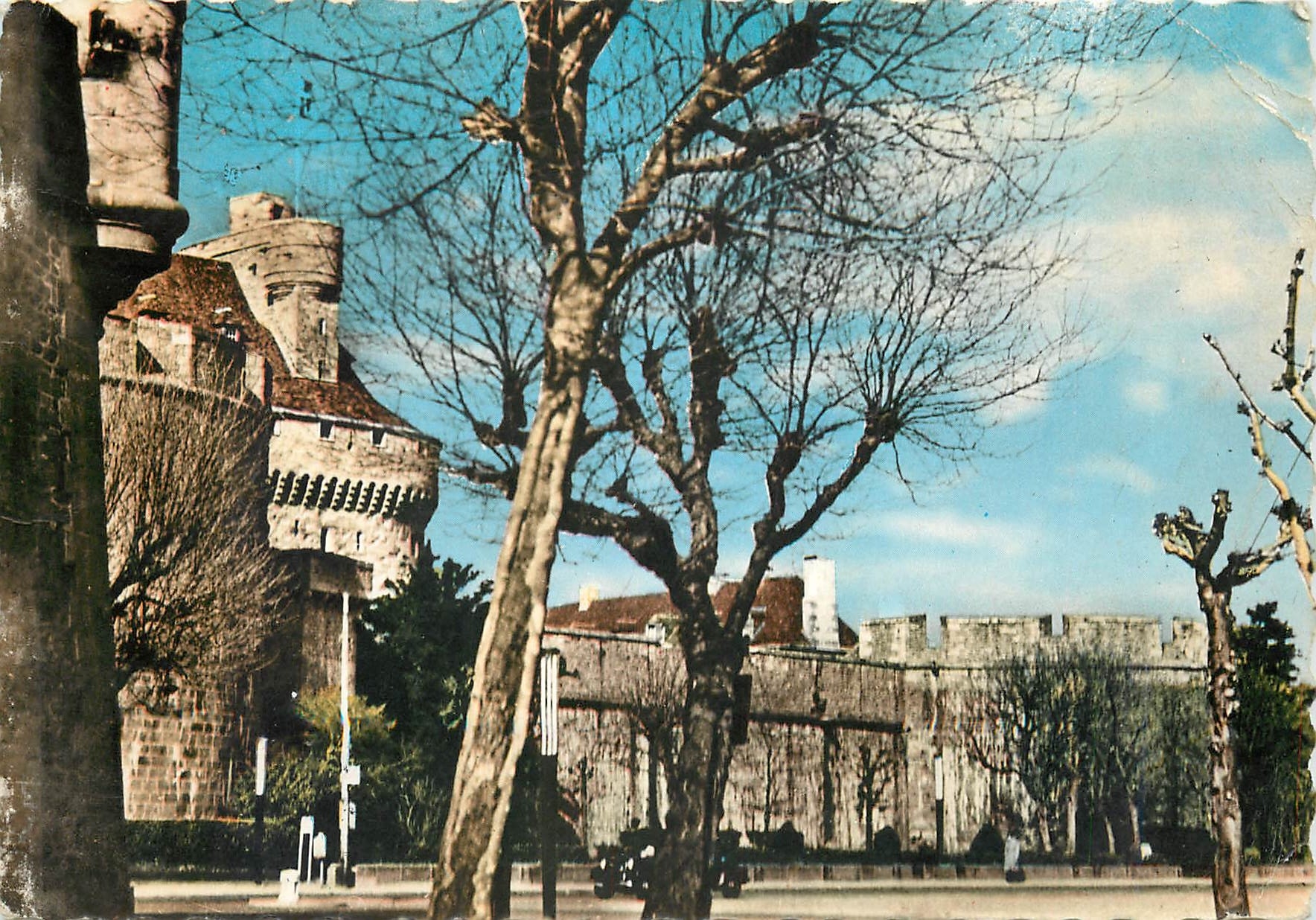 CPM Saint Malo I et V Le Donjon de la Duchesse Anne 