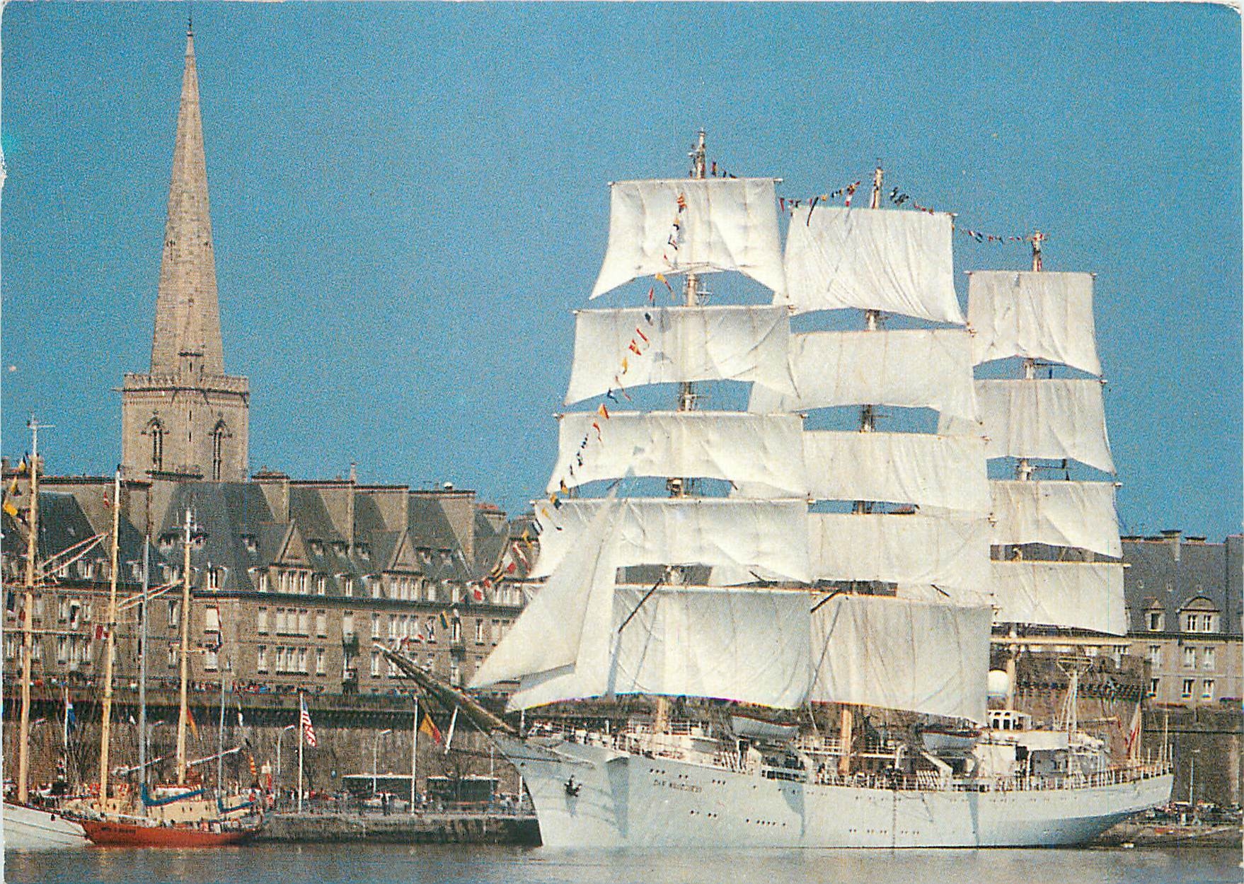 CPM Saint Malo Cite Corsaire Le Dar Mlodziezy Navire ecole polonais 