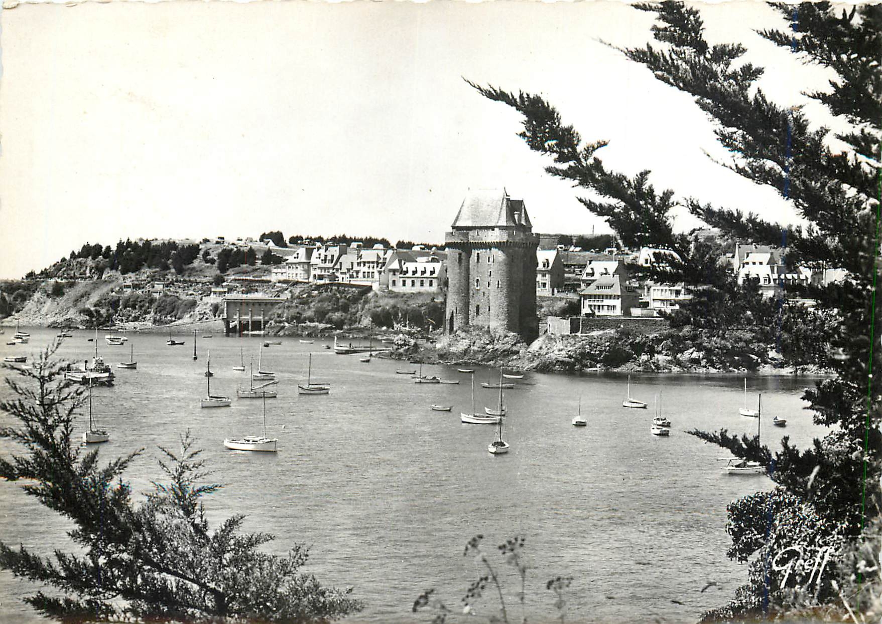 CPM Saint Servan Ille et Vilaine La Tour Solidor vue du Parc des Carbieres 