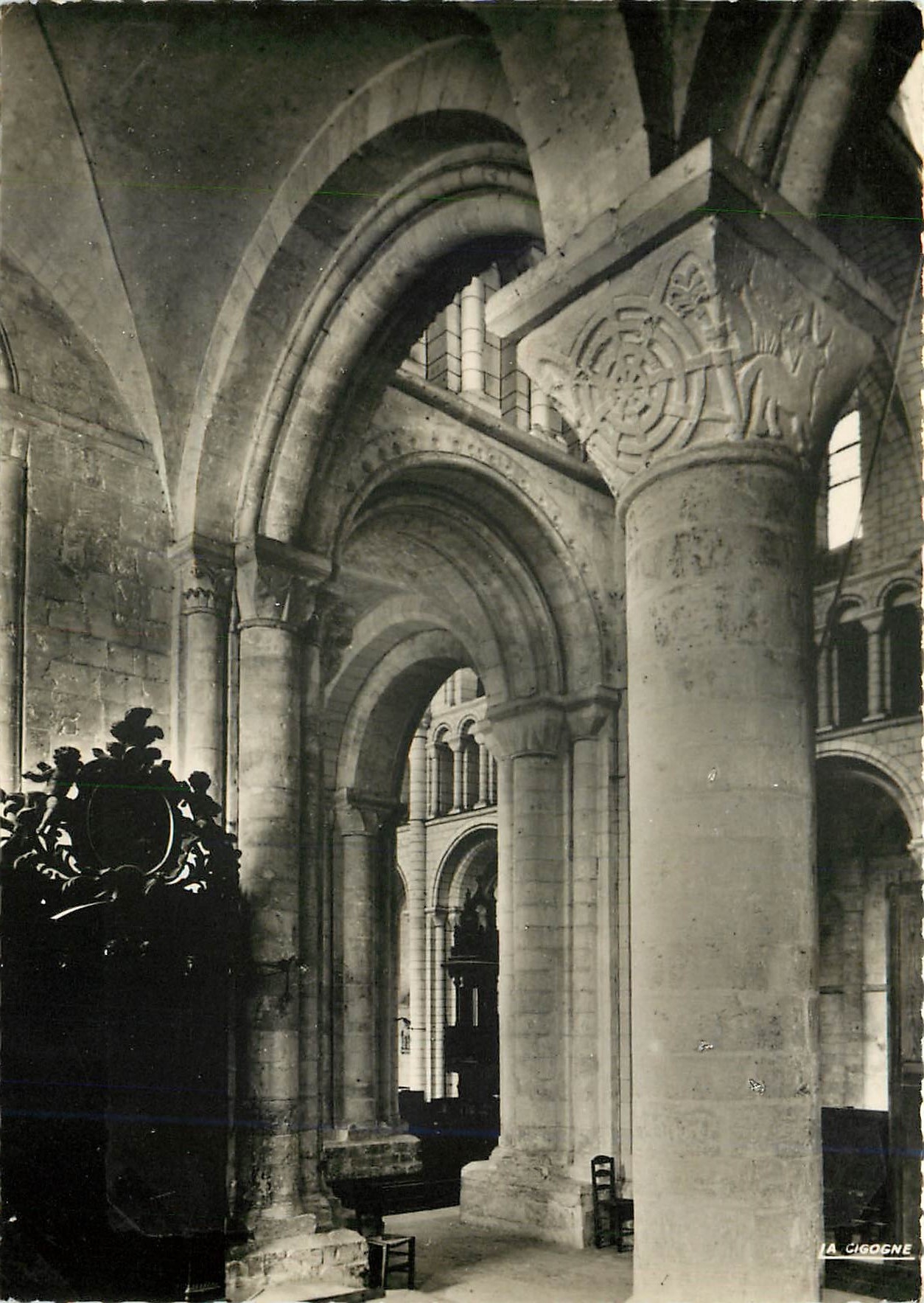 CPM Abbaye de Saint Georges de Boscherville Seine Maritime Transept sud et Chapiteau oriental 