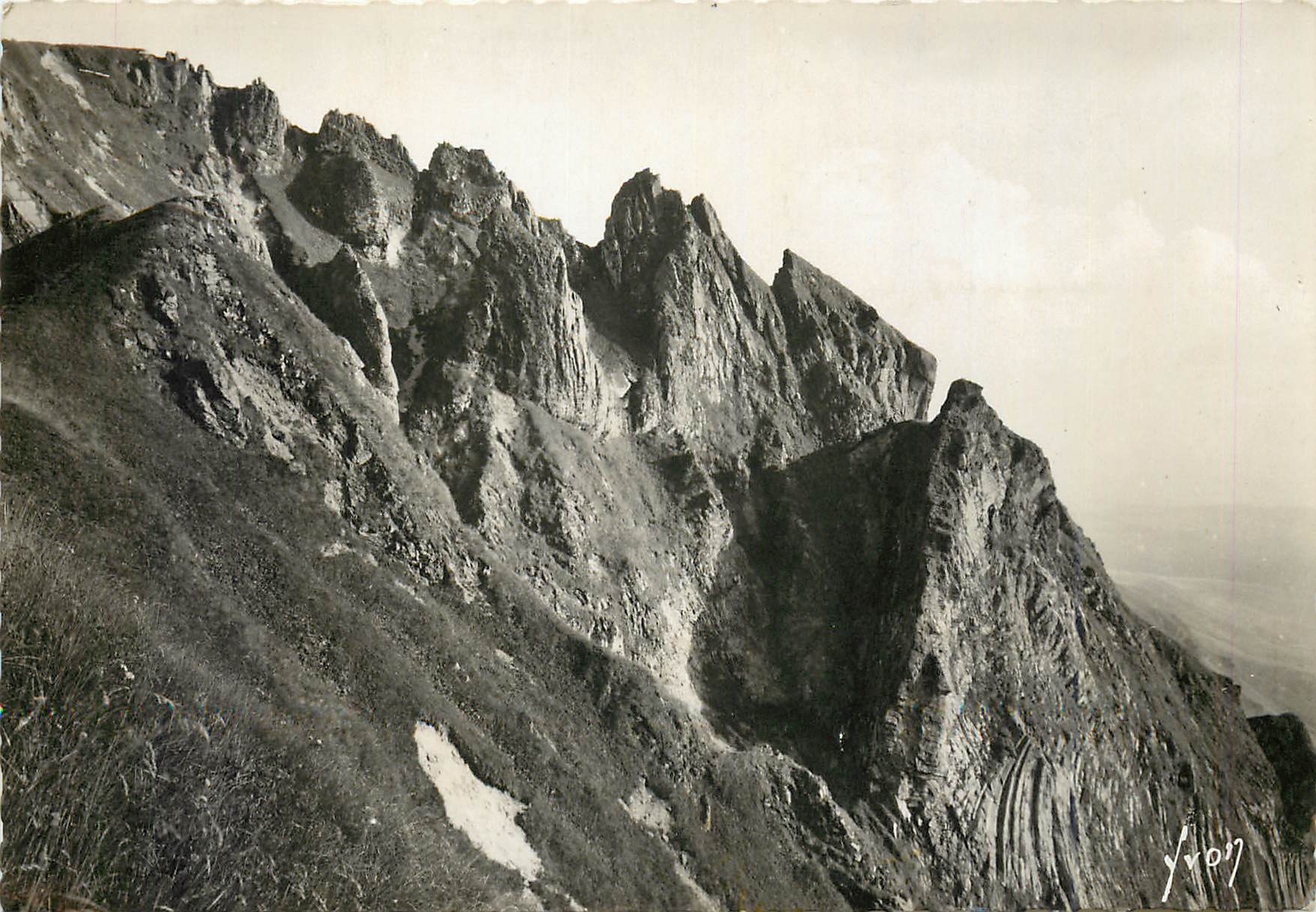 CPM Environs du Mont Dore P de D Le Puy de Sancy Les cheminees du diable 