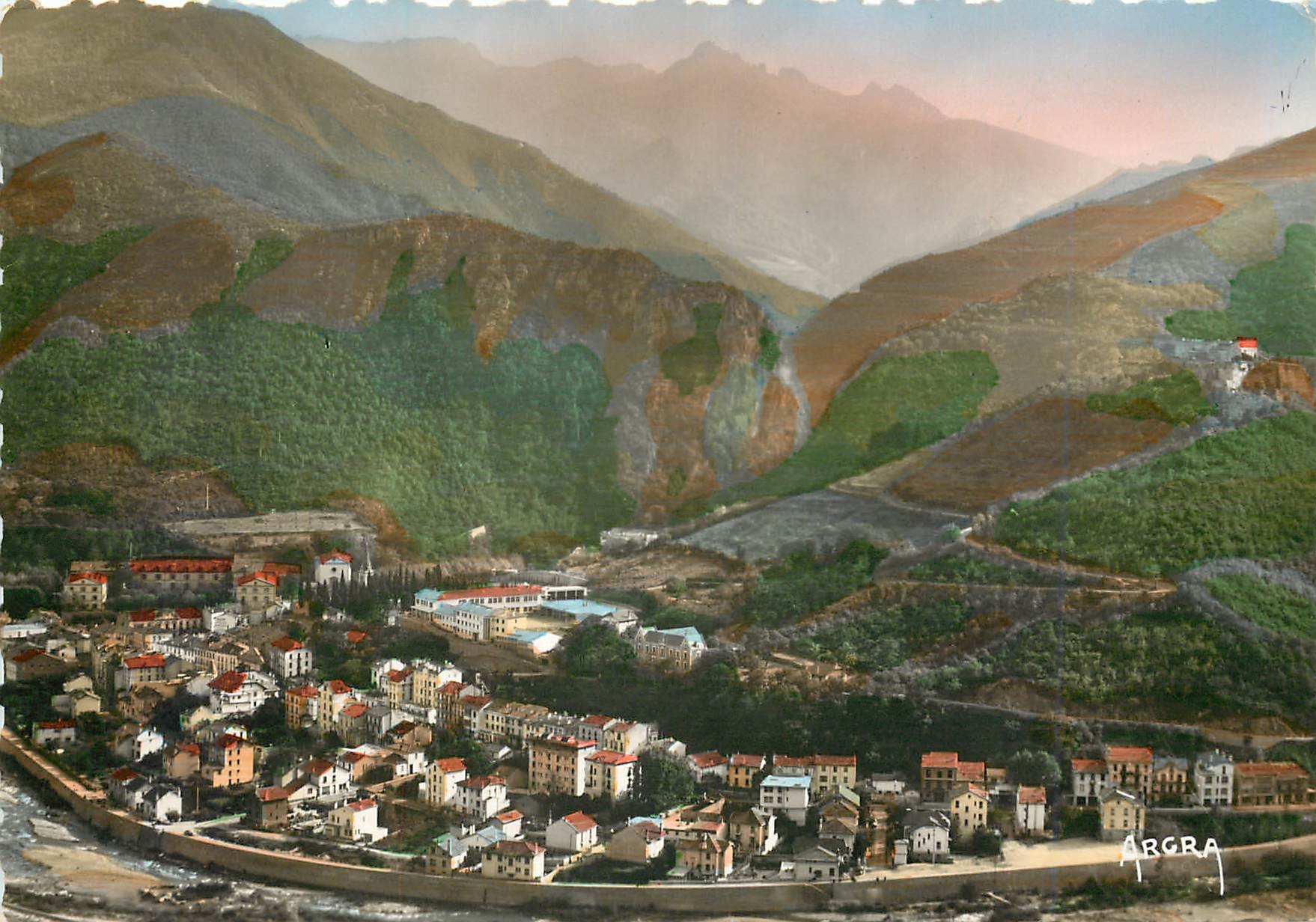 CPM Amelie les Bains Pyr Orient Vue generale Au fond les Gorges du Mondeny 