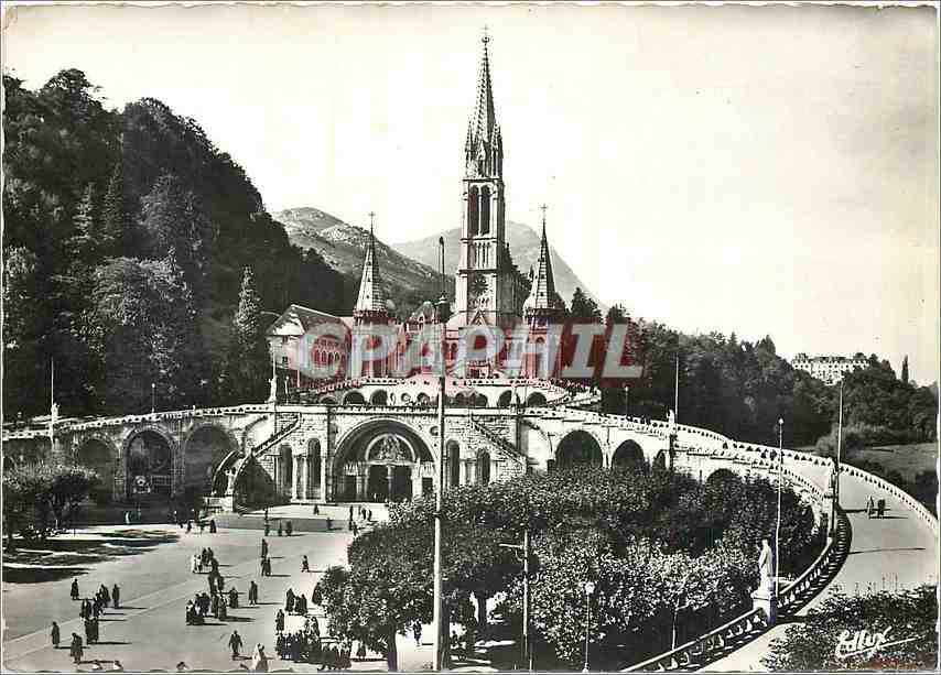 CPM Lourdes La Basilique et l'Esplanade 