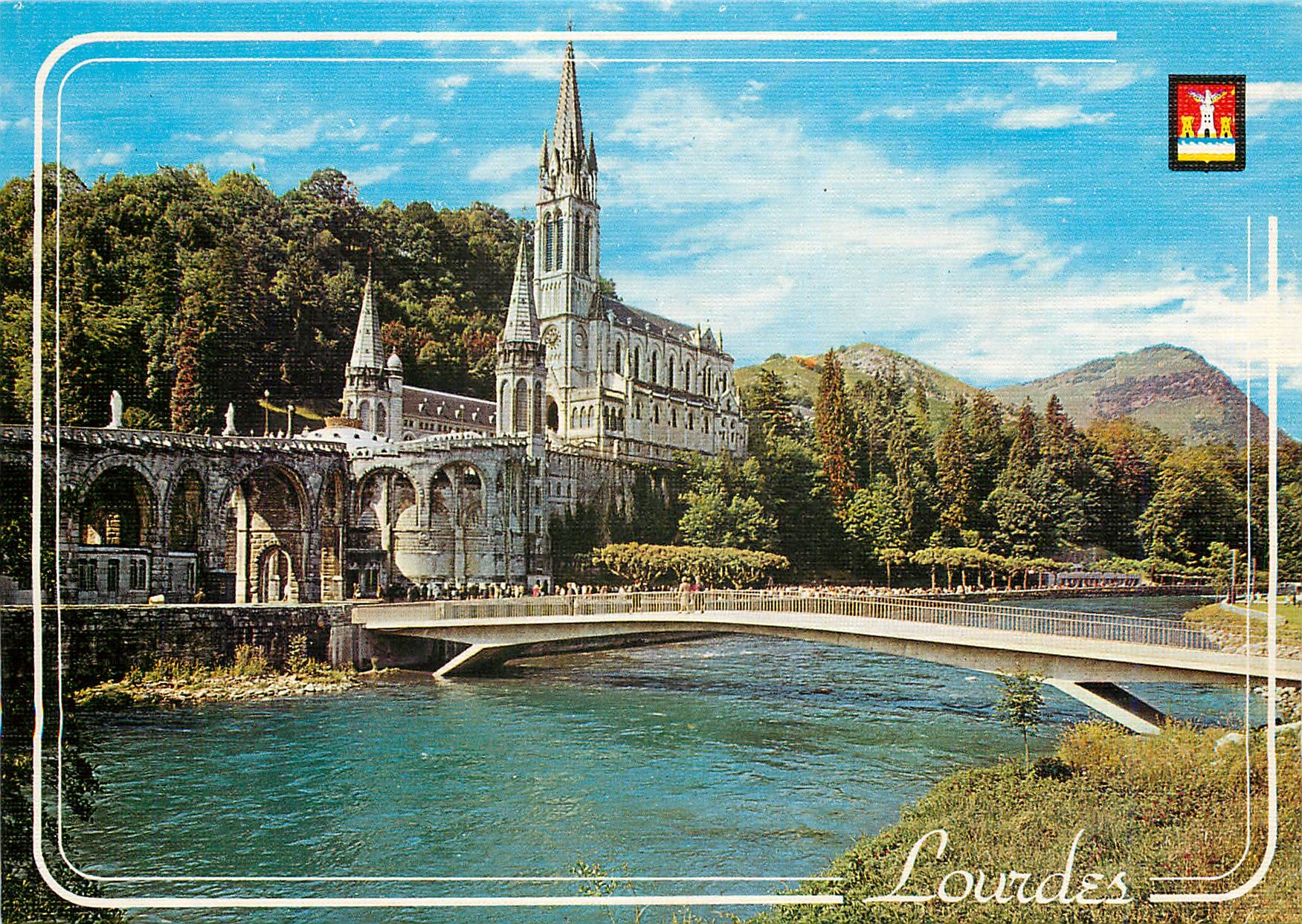 CPM Lourdes La Basilique le Gave et les nouveaux ponts 