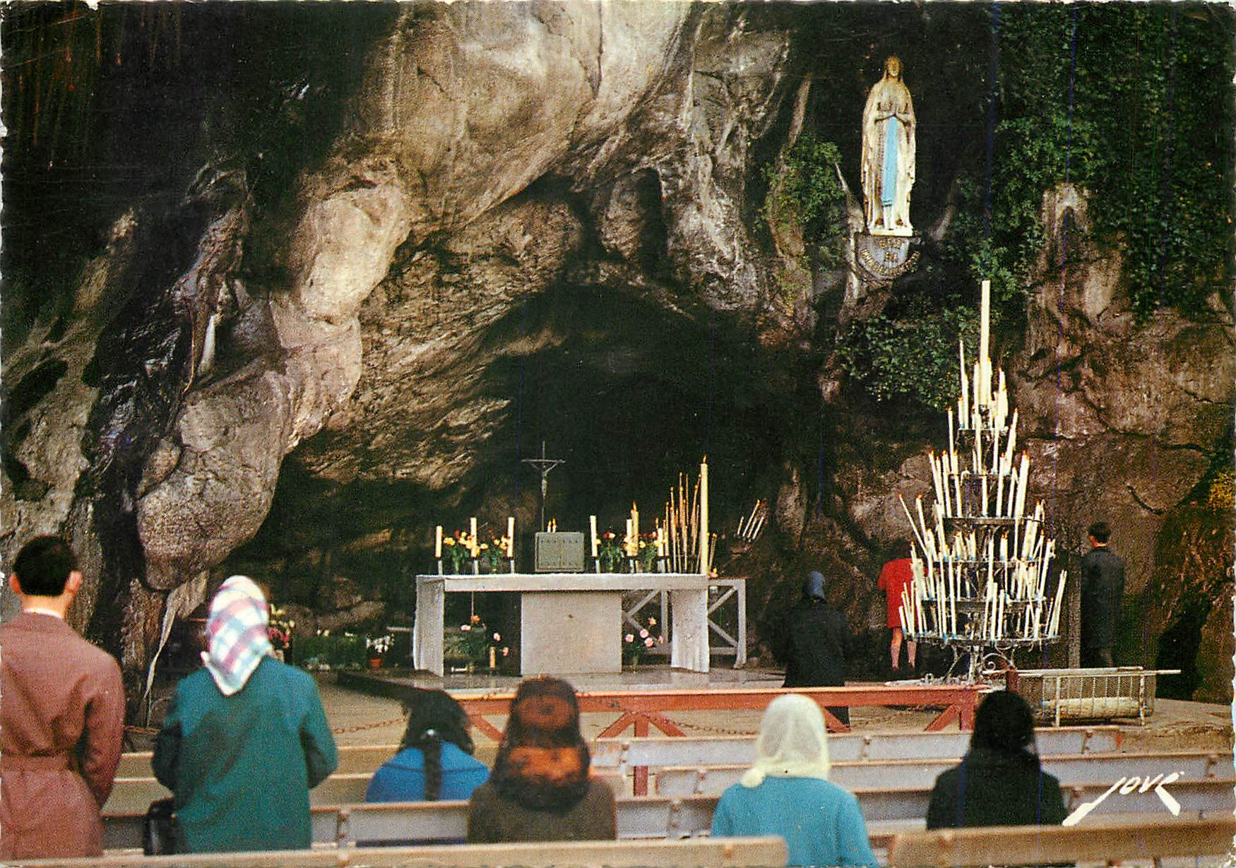 CPM Lourdes La Grotte Miraculeuse 