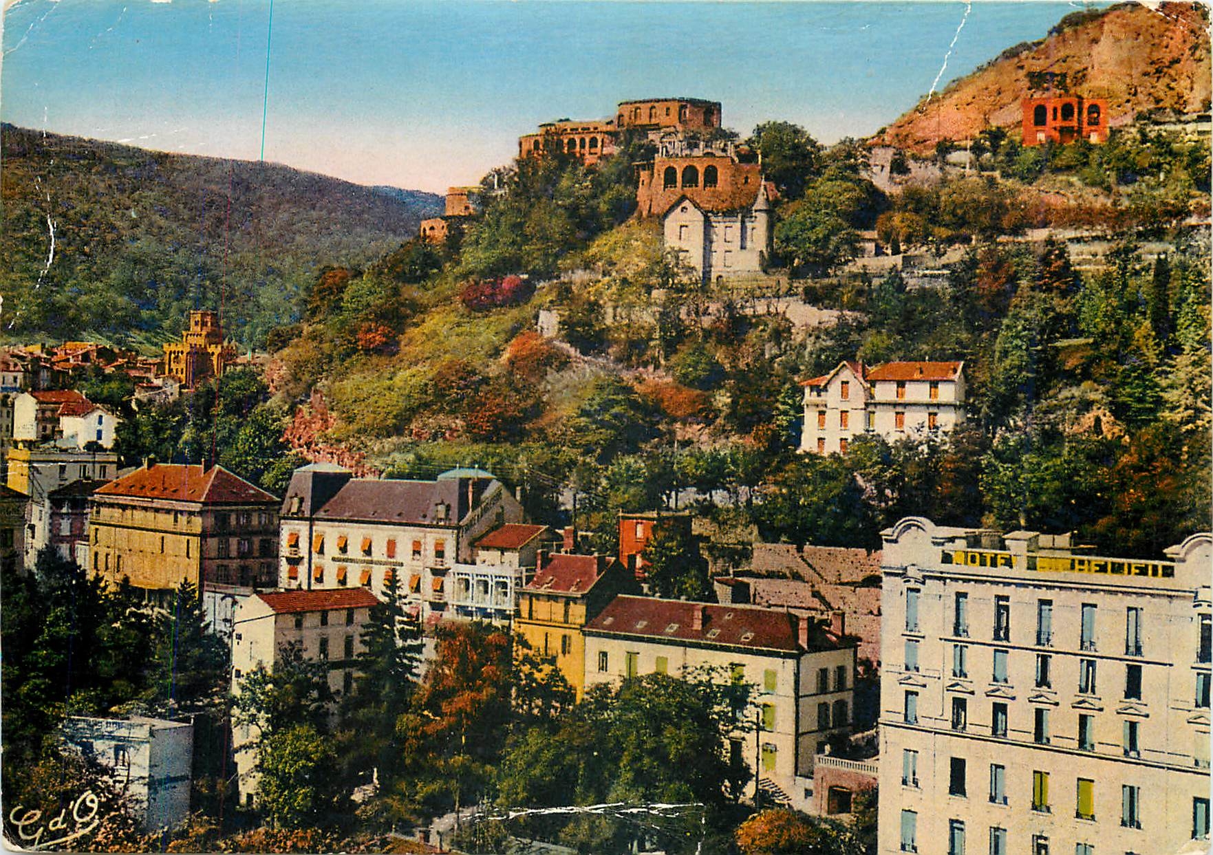 CPM L'Auvergne Royat Vue pittoresque Les Hotels et le Paradis 
