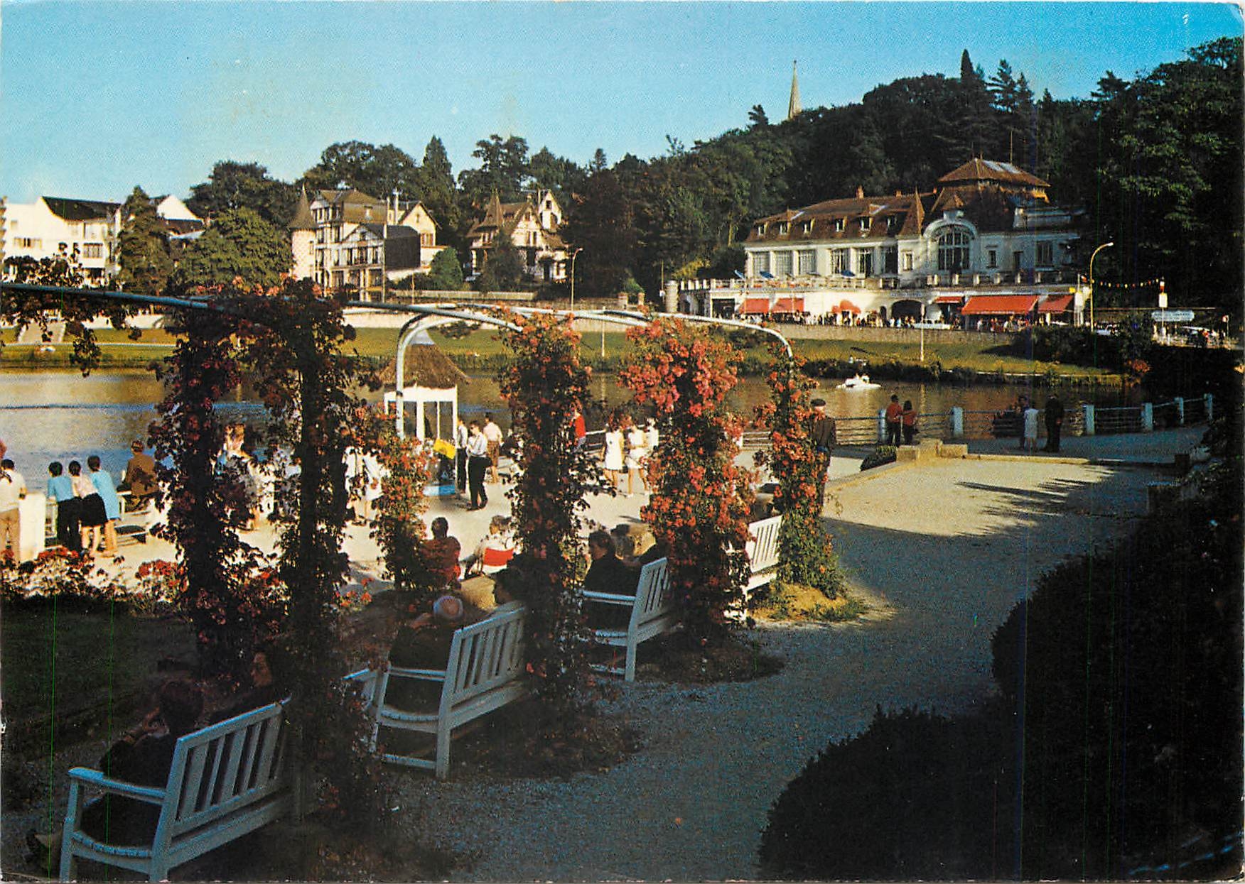 CPM Station thermale de Bagnoles de l'Orne Les jardins du lac et le Casino des Thermes 