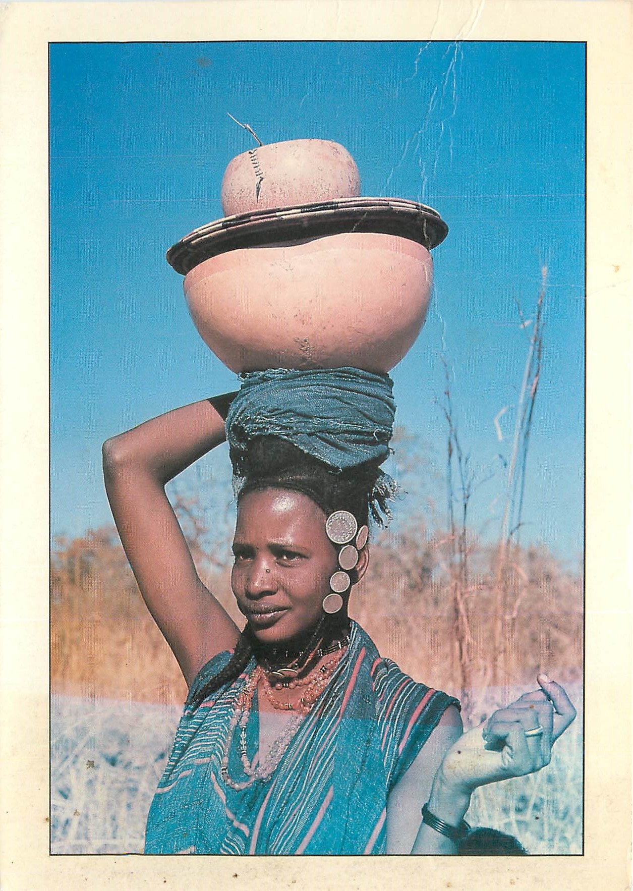 CPM Couleurs d'Afrique Marchande de Lait Caille en route Pou 