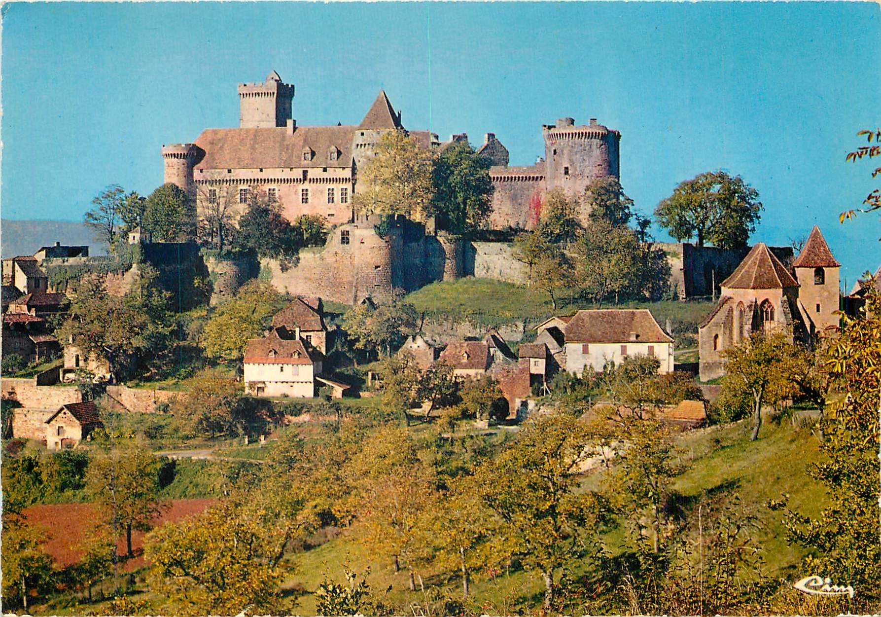 CPM Le chateau de Castelnau Bretenoux Lot et la collegiale 