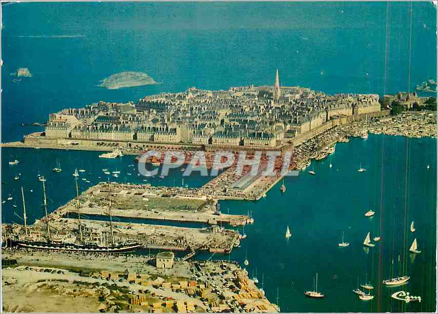 Saint-Malo (intra-Muros) — Vista aerea del port marittimo — Editore Combier