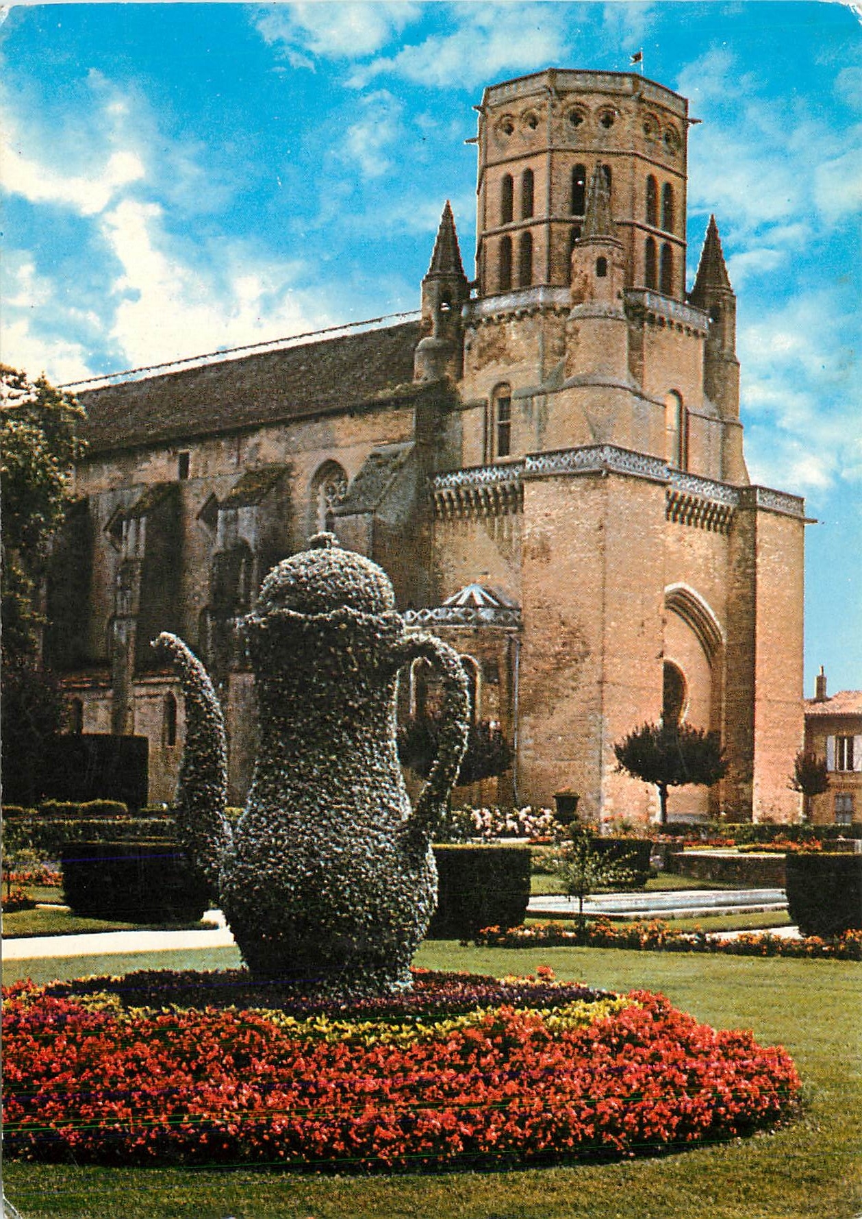 CPM Lavaur La Cathedrale St Alain Detail du jardin Bressolles 