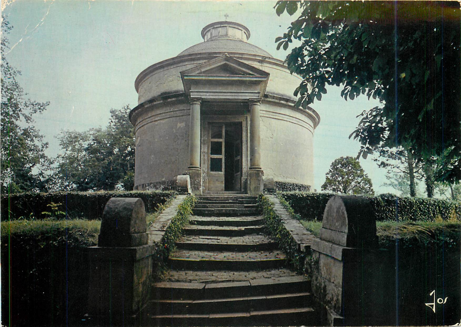 CPM Auray Monument de Kerleano abritant les restes de Georges Cadoudal chef chouan 