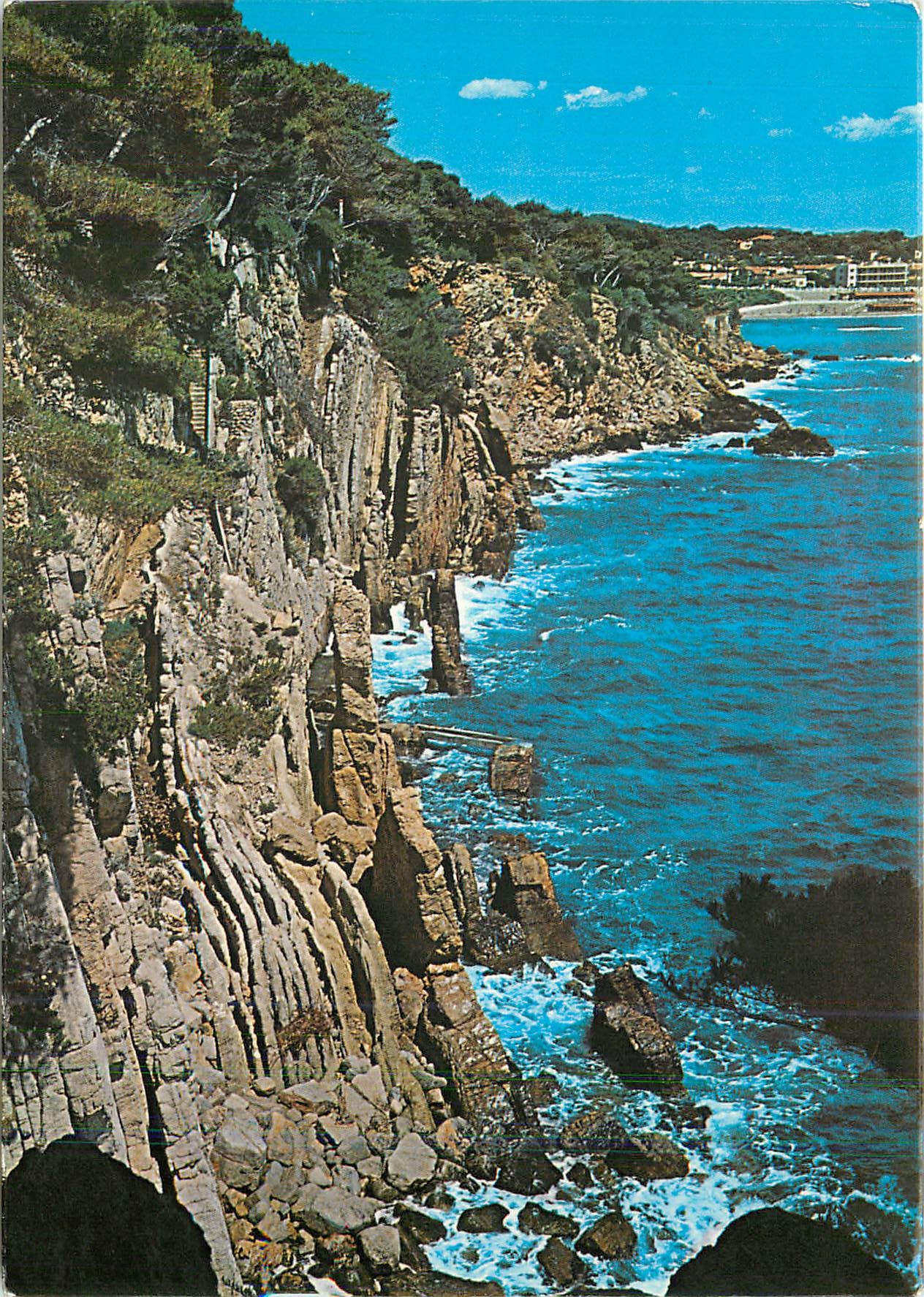 CPM Beaute Sauvage de la Cote d'Azur Sanary La Cride Au fond Port Issol 