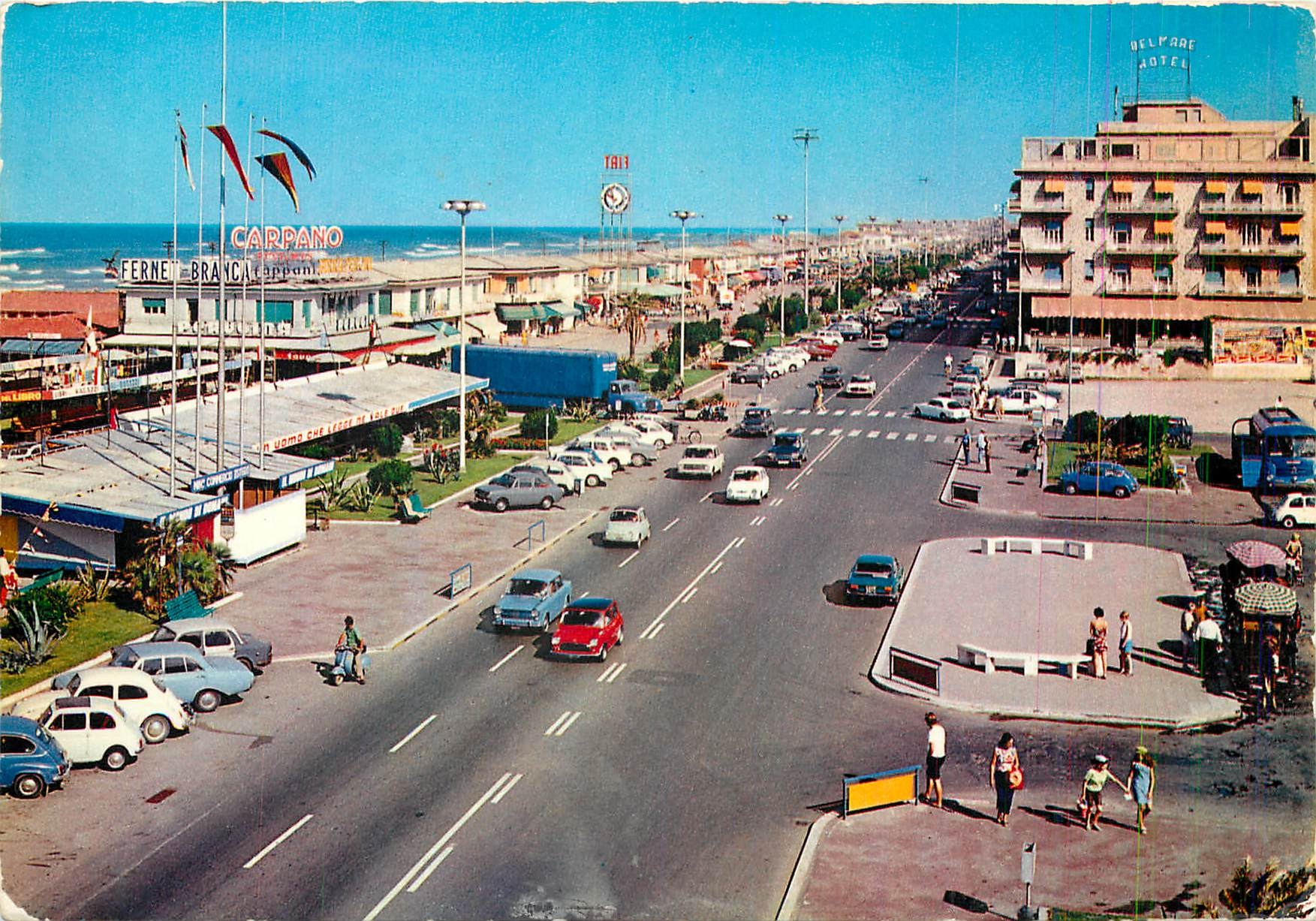 CPM Viareggio Avenues pres de la mer 
