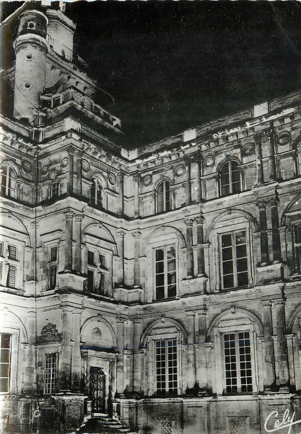 CPM Toulouse L'Hotel d'Assezat La plus bel hotel de la Renaissance Toulousaine 