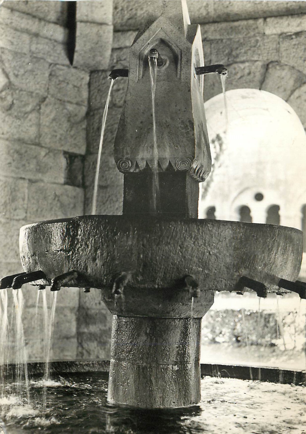CPM Abbaye du Thoronet La Fontaine du Lavabo 
