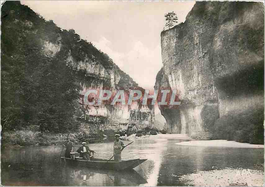 CPM En Parcourant Les Gorges du Tarn Les Detroits 
