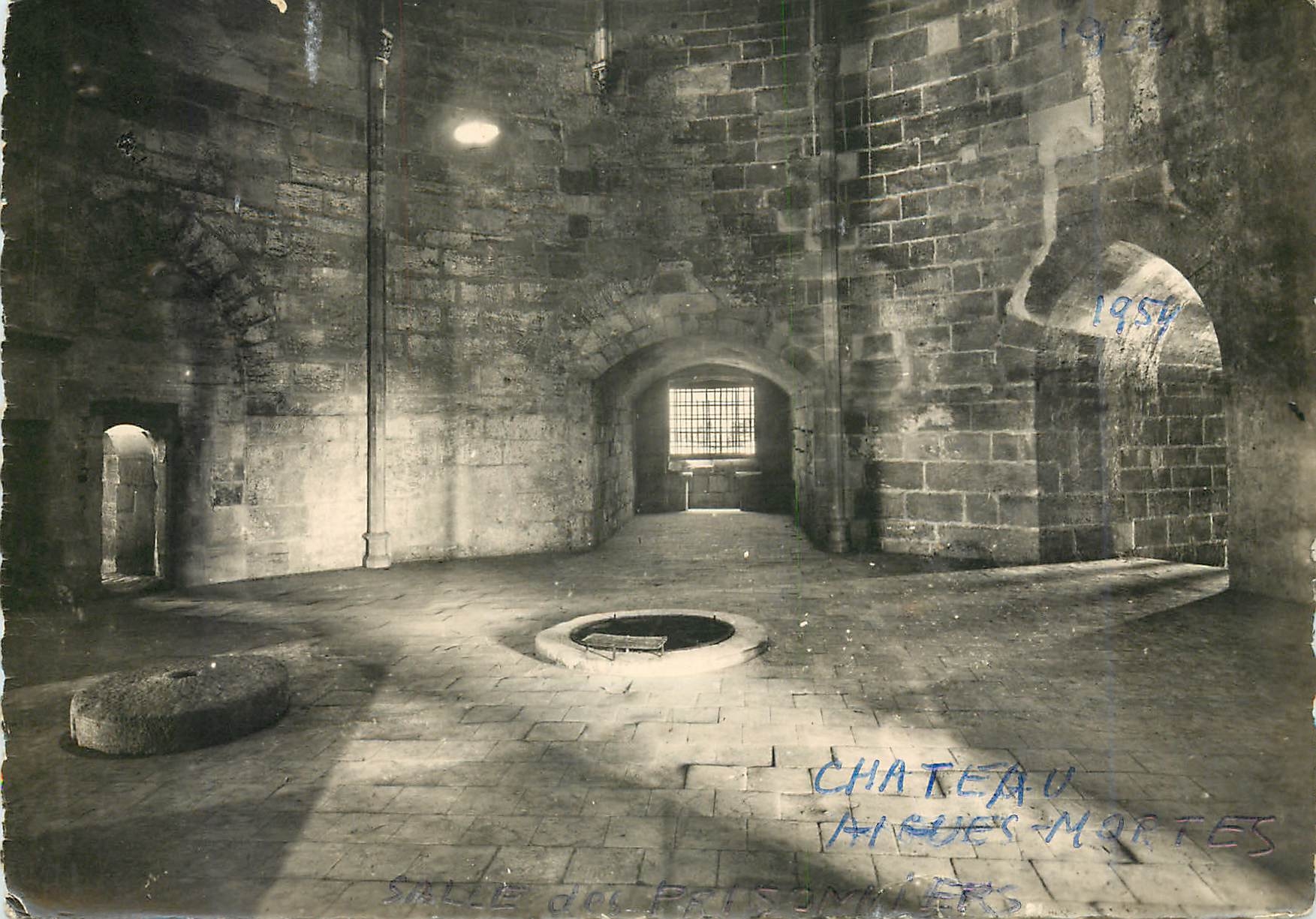 Salle des Prisonniers — Château d'Aigues-Mortes — Tour du Roi