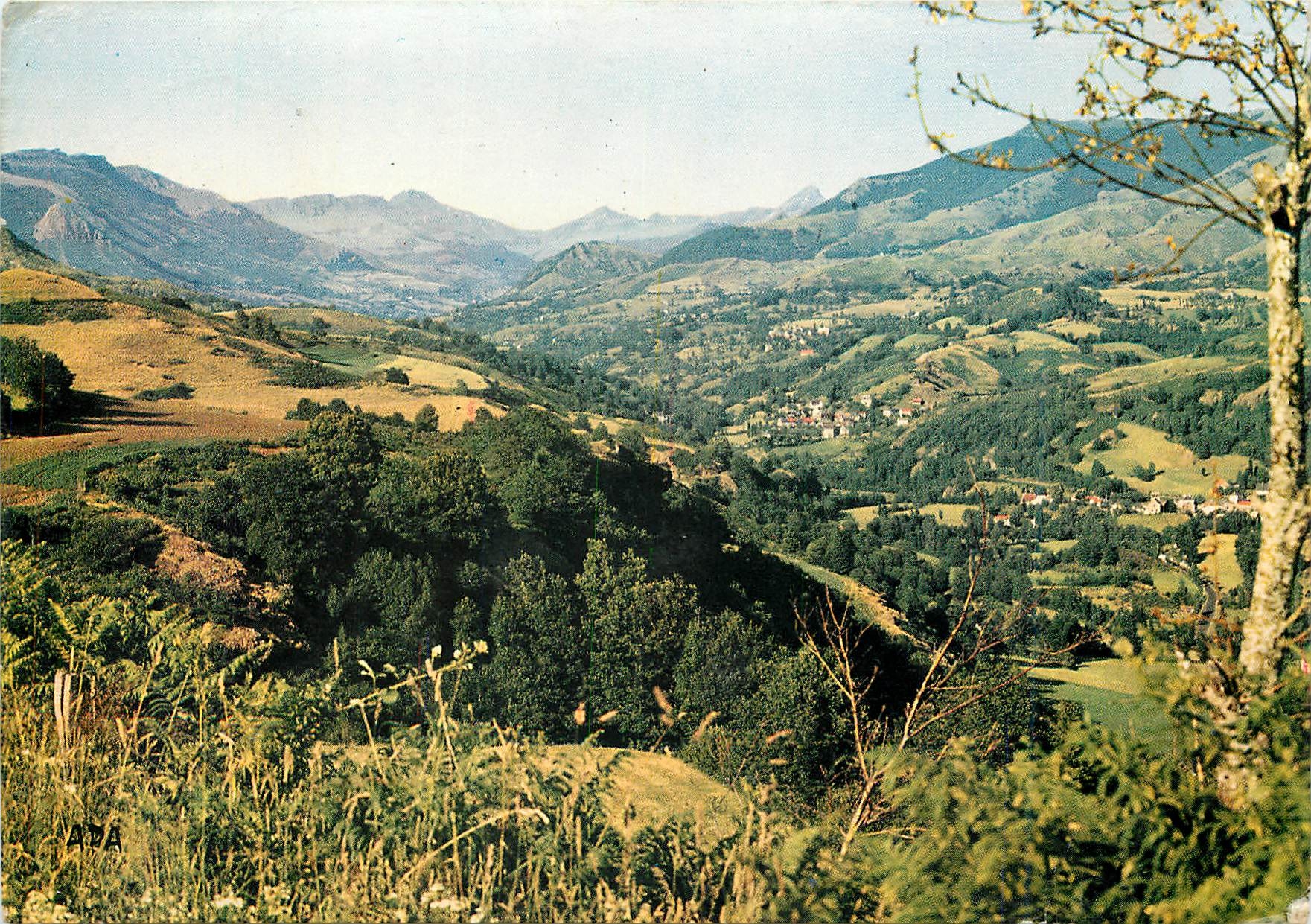 CPM L'Auvergne Touristique La Route des Cretes partant d'Aurillac Cantal 