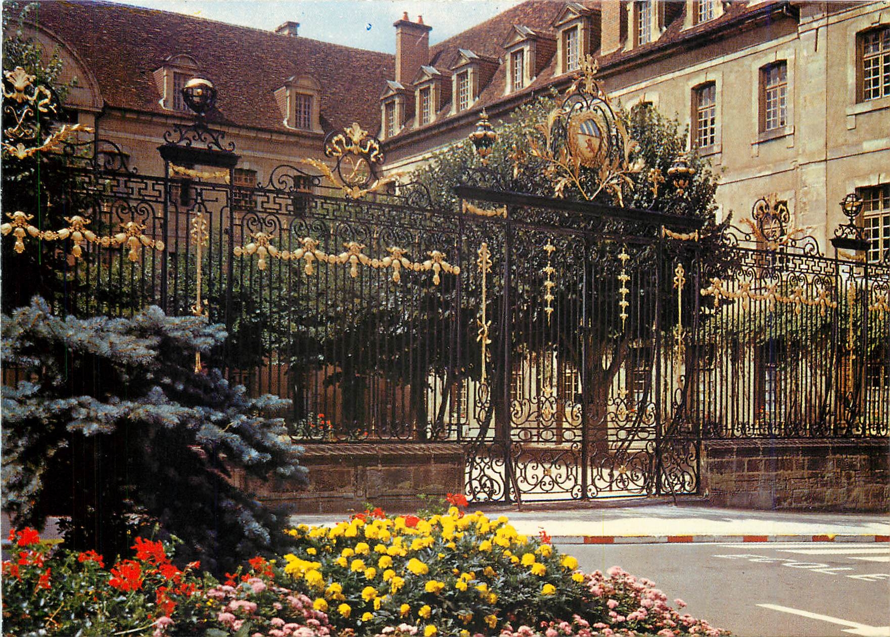 Aupun (Saône-et-Loire) — La grille du lycée — Éditions Nivernaises