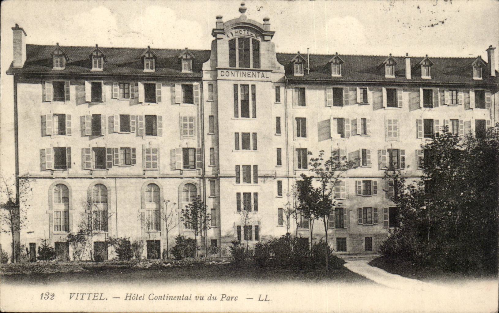 Vosges- Vittel- Hotel Continental vu du Parc -CPA