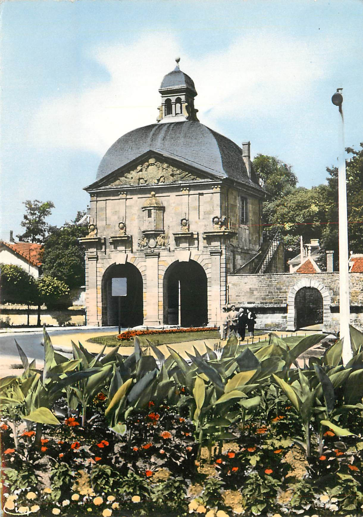 CPM Langres Hte Marne Place des Etats Unis La Porte des Moulins 