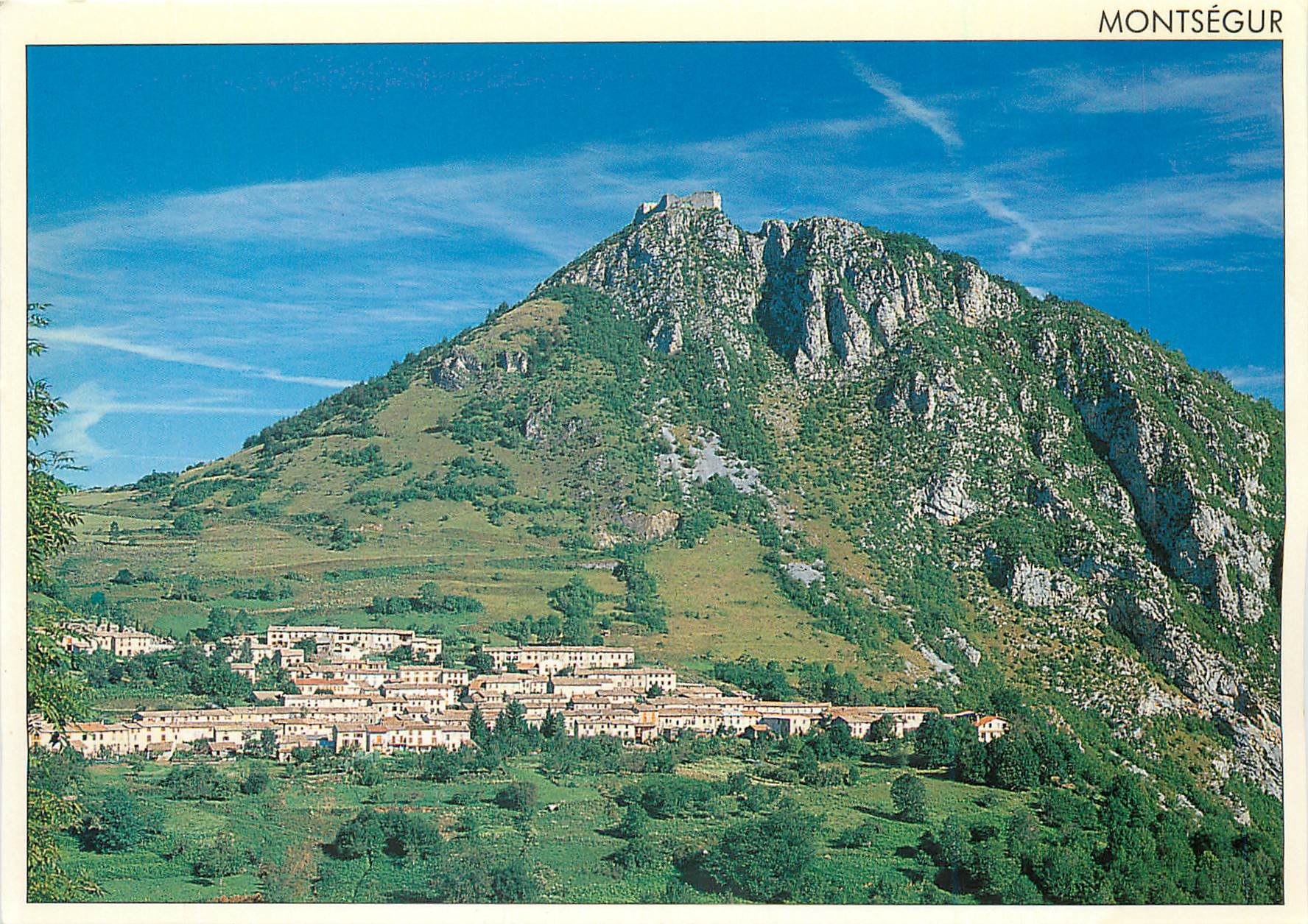 CPM Montsegur Ariege Vue generale du village domine dar le Pog sur lequel est bati le chateau 