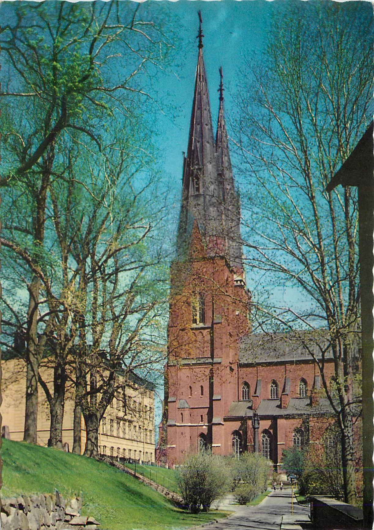 CPM Uppsala Domkyrkan fran Nedre Slottsgatan 
