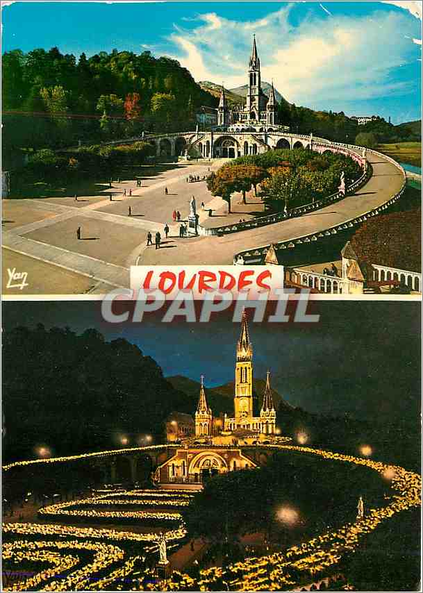 CPM Lourdes La Basilique et l'Esplanade La Basilique illuminee pendant la Procession aux Flambeaux 