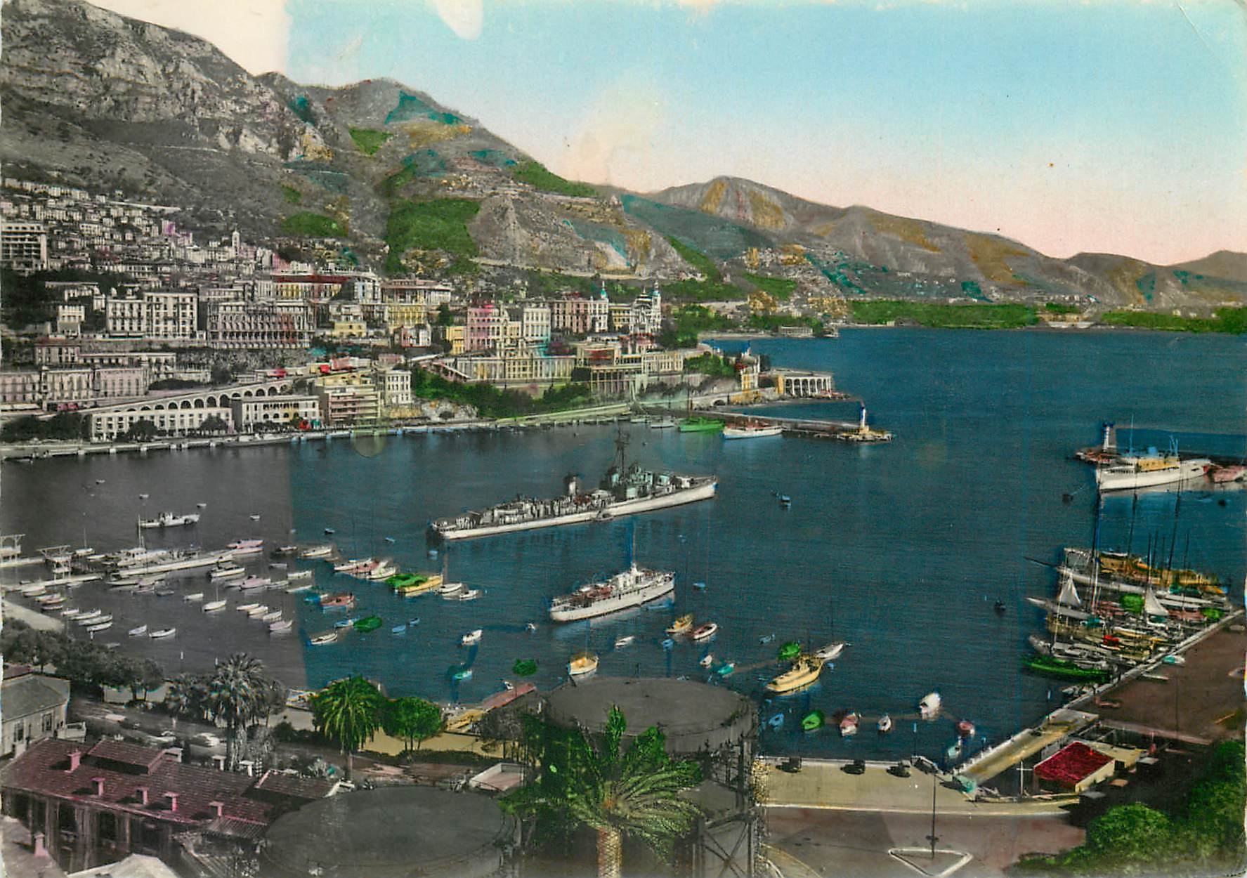 CPM Principaute de Monaco Vue sur la Place du Palais sur le Port et Monte Carlo 
