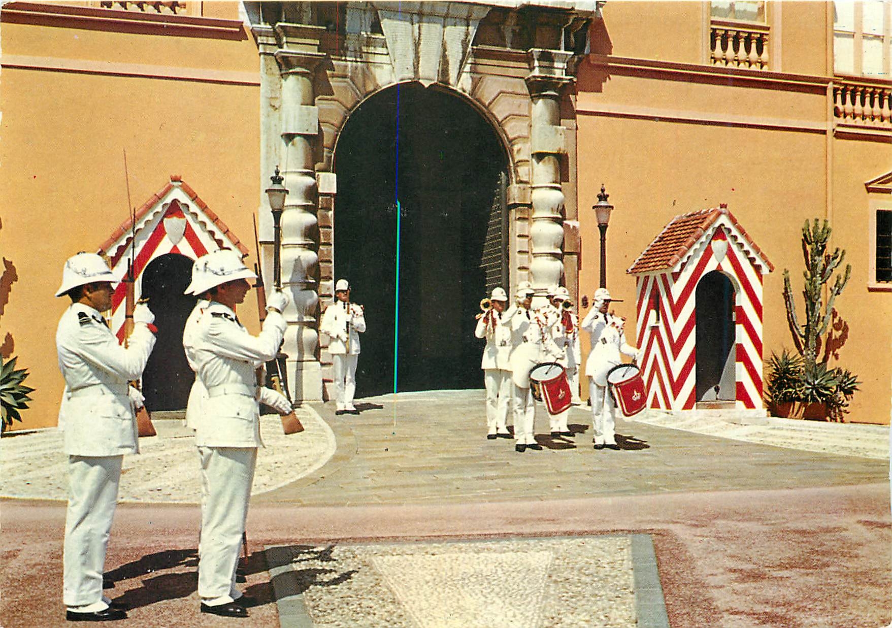 CPM Monaco Cote d'Azur Releve de la Garde du Palais Militaria