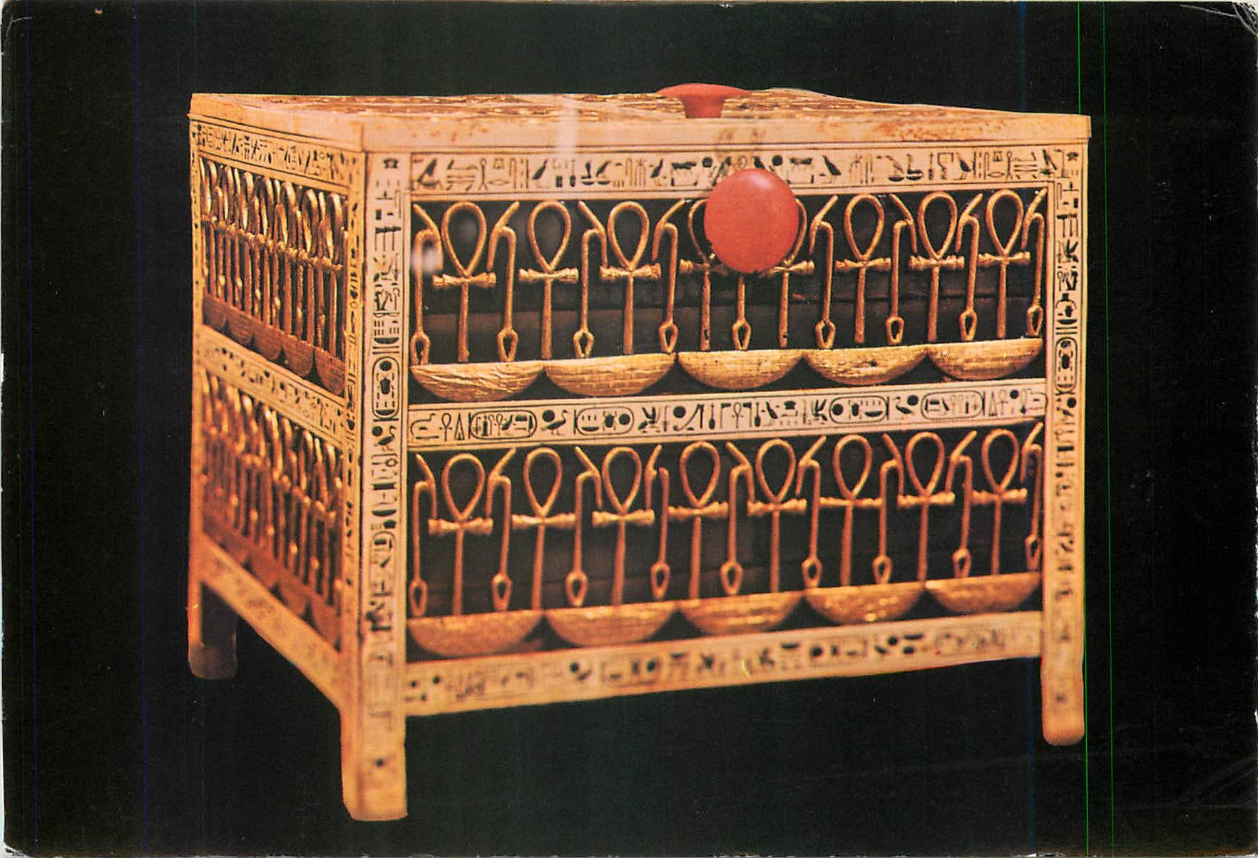 CPM Tut Ankh Amen Treasures Bahut en bois decore avec des symbols en ivoire 