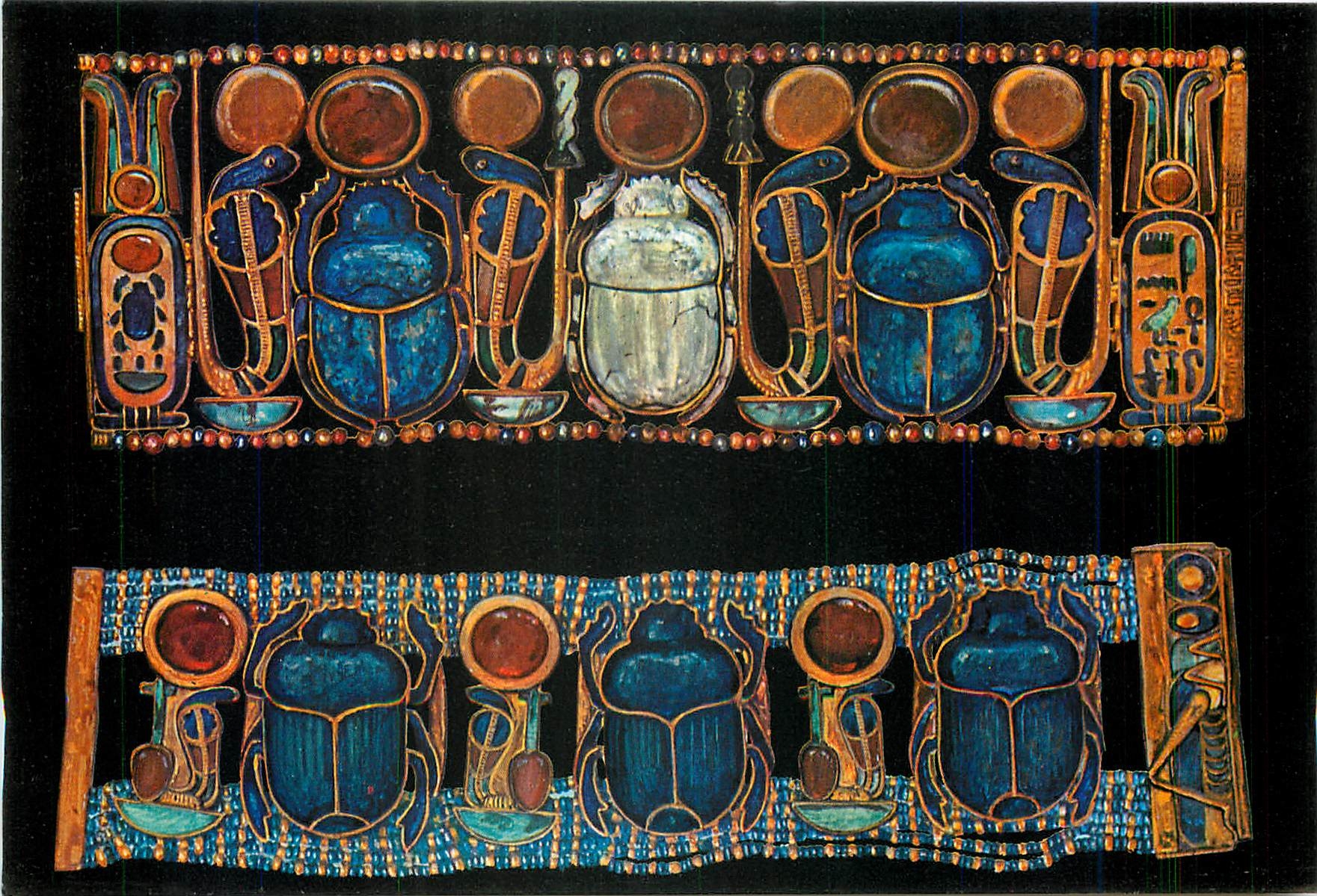 CPM Le Musee Egyptien Le Caire Tutankhamens Treasures Bracelets en or ornes de scarabees en lapis la