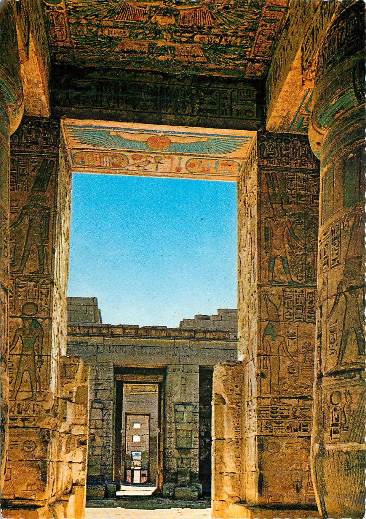 CPM Luoxor Medinet Habou Vue interieure du temple de Ramses II 