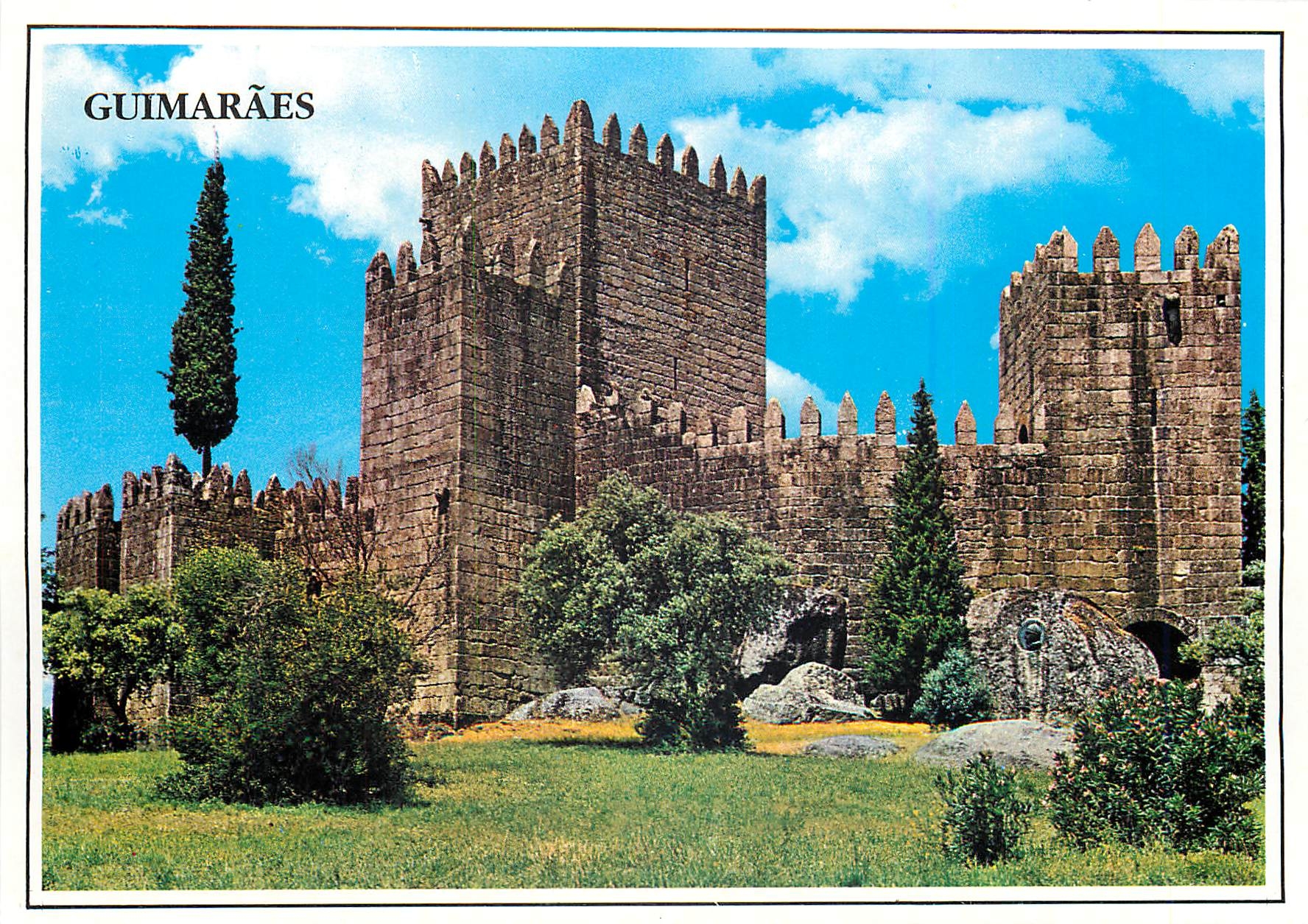 CPM Guimaraes Portugal Chateau de Guimaraes 