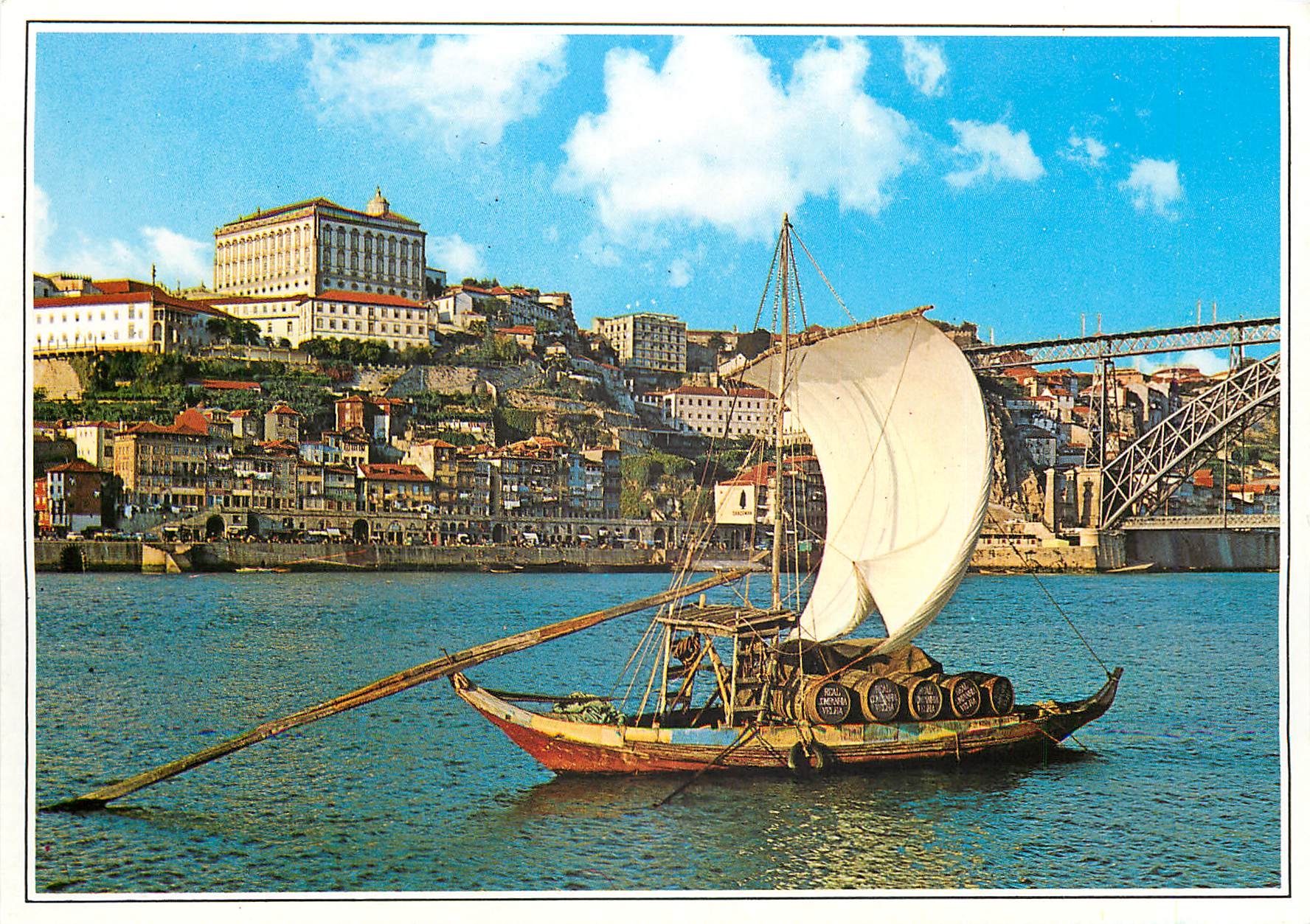 CPM Porto Portugal Le Doure Vue de Porto et bateau Rabelo 