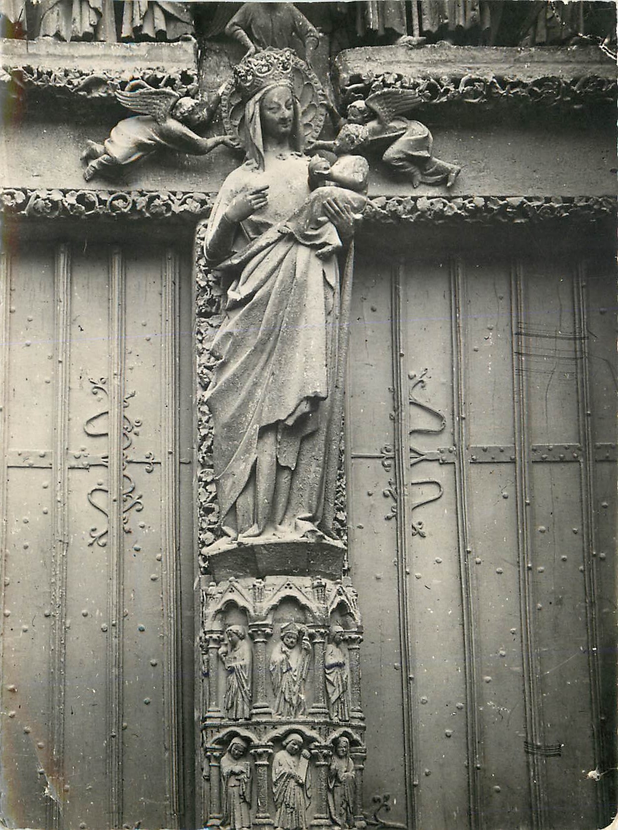 CPM Amiens Somme La Cathedrale Hameau de la Porte de la Vierge Dores 