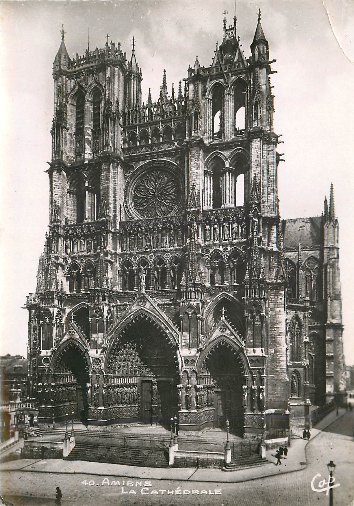 CPM Amiens La Cathedrale 
