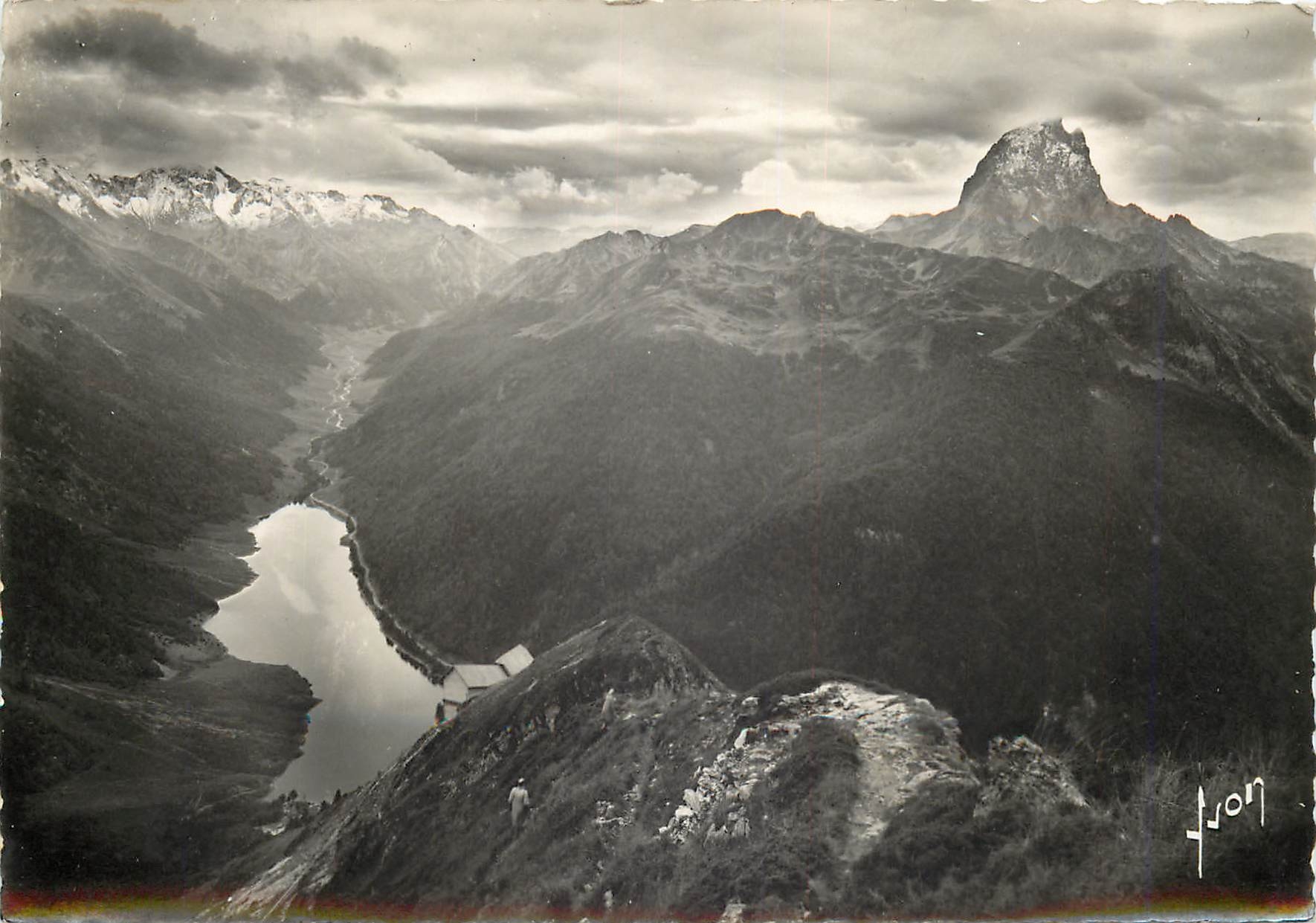 L'Artouste (B. Pyr.) — Pic du Midi d'Ossau (2.885 m.) et Lac de Fabreges, vus du Pic de la Sagette — Éditions d'Art J. B. 3896