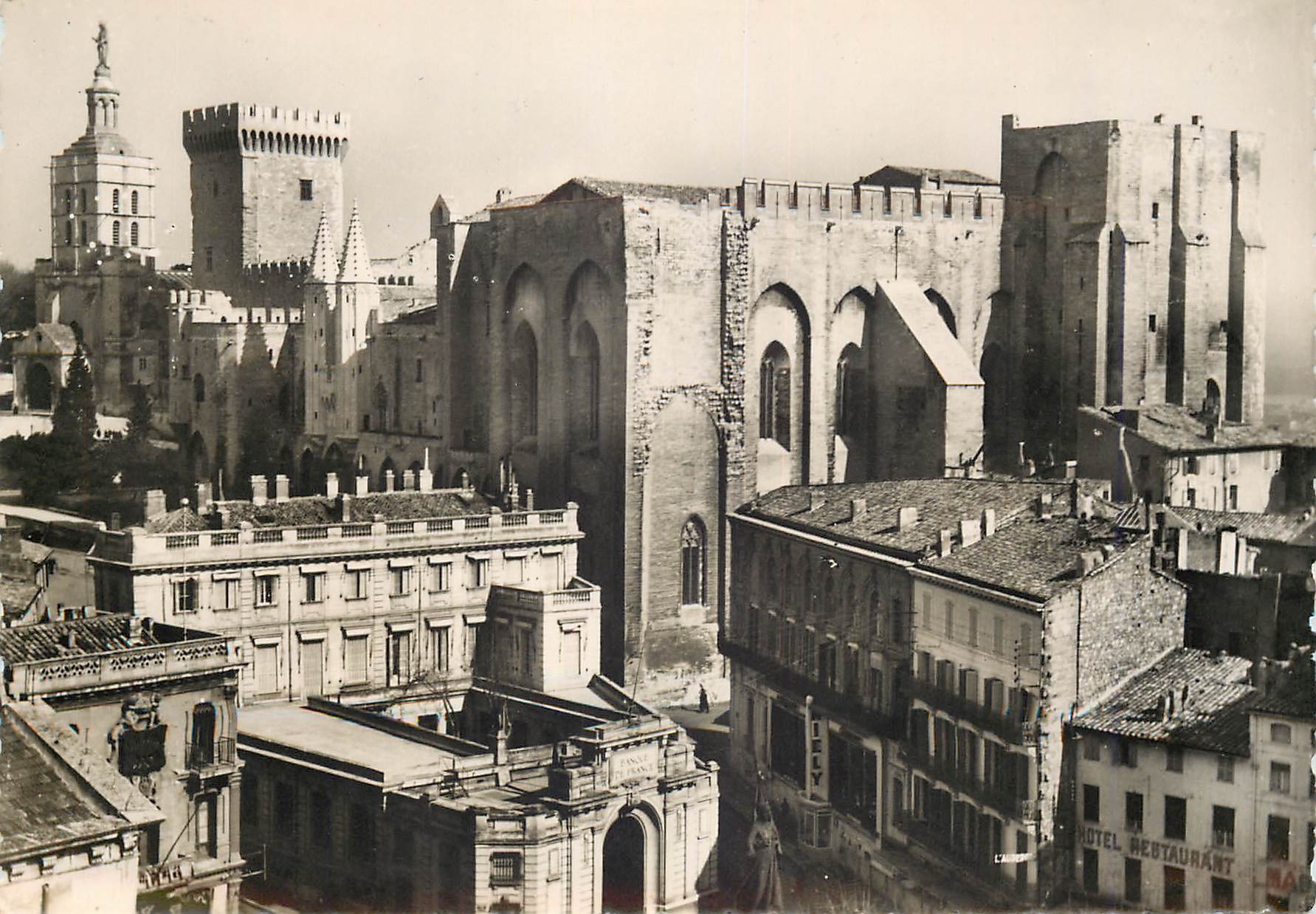 CPM Avignon Palais des Papes Cote Sud 