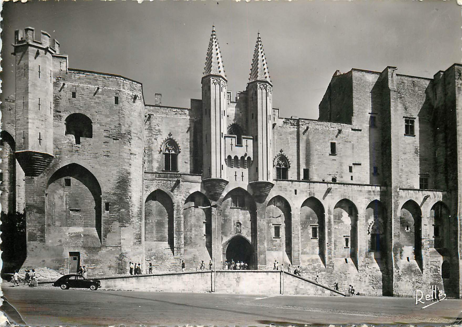 CPM Avignon Vaucluse Facade Occidentale du Palais des Papes construite sous Clement VI 