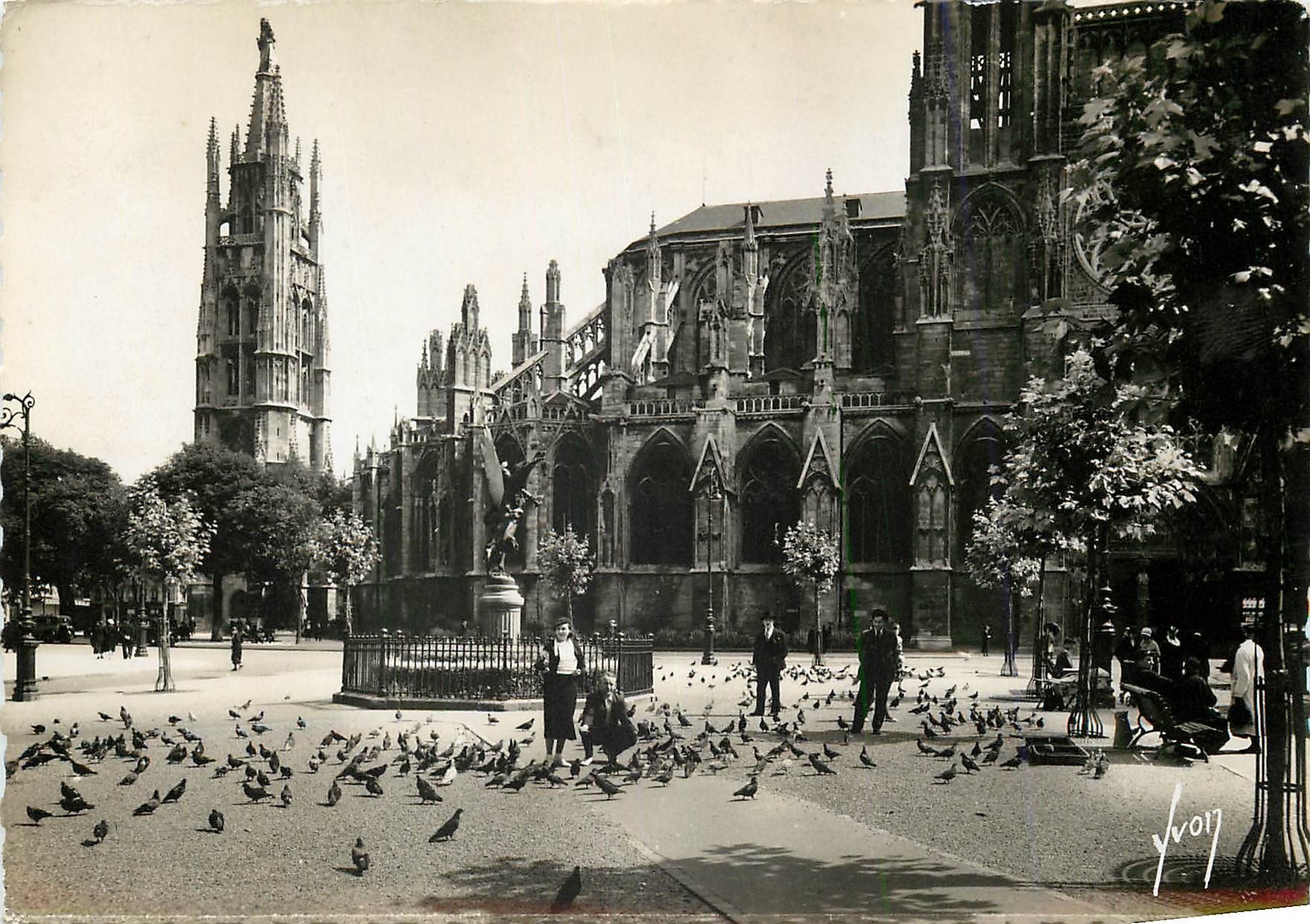 Bordeaux — Tour Pey-Berland und Kathedrale Saint-André — 'YVON' Kunstausgabe